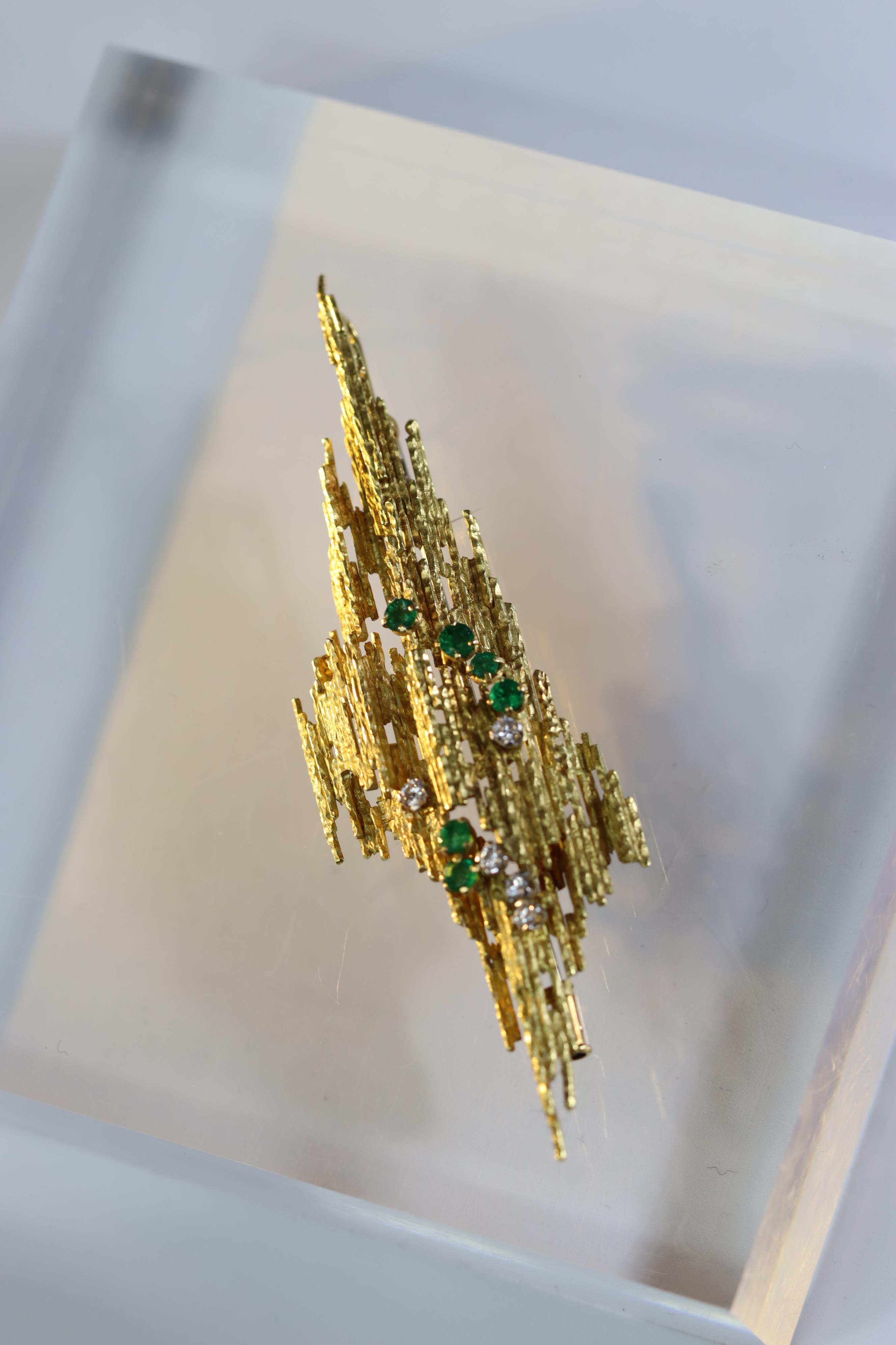 Andrew Grima, An 18 Ct Gold and Emerald Pendant Brooch, dated with n 1968 - Image 4 of 10