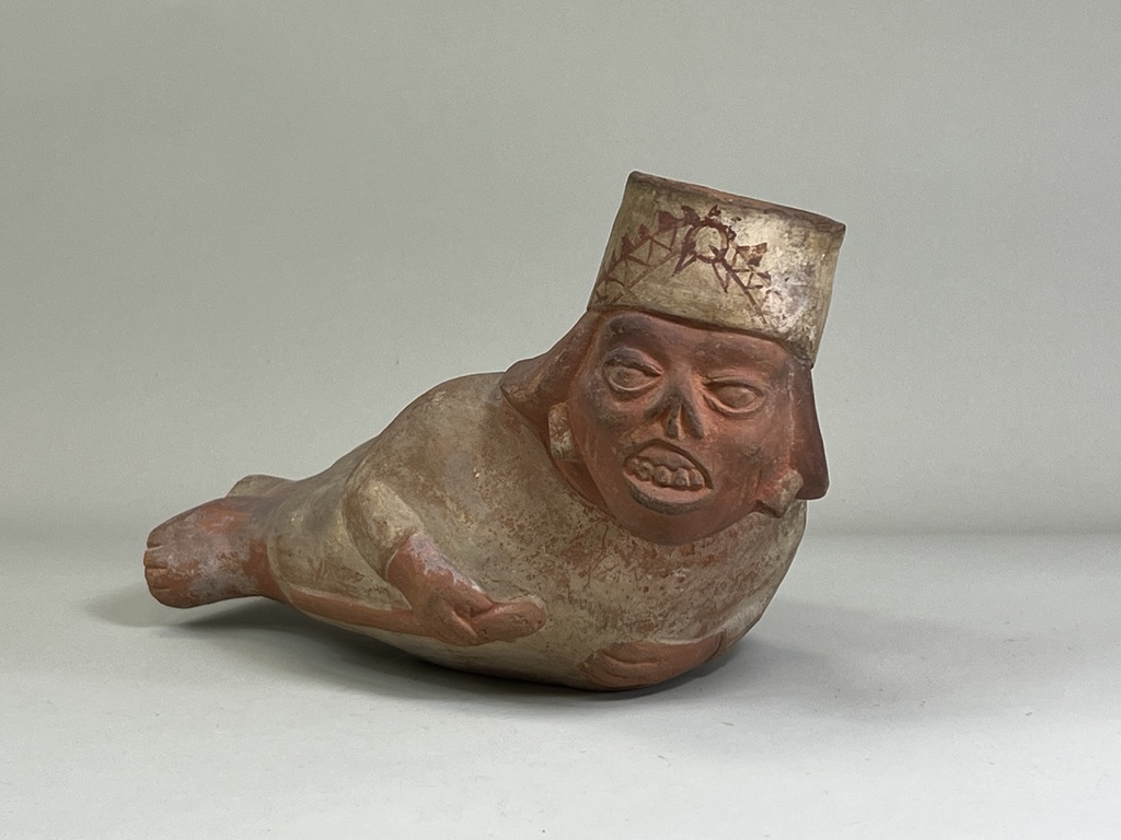 A Moche Culture Figure Figure with Cleft Lip Vessel. Peru ca. 100-700 AD.The terracotta vessel - Image 2 of 14