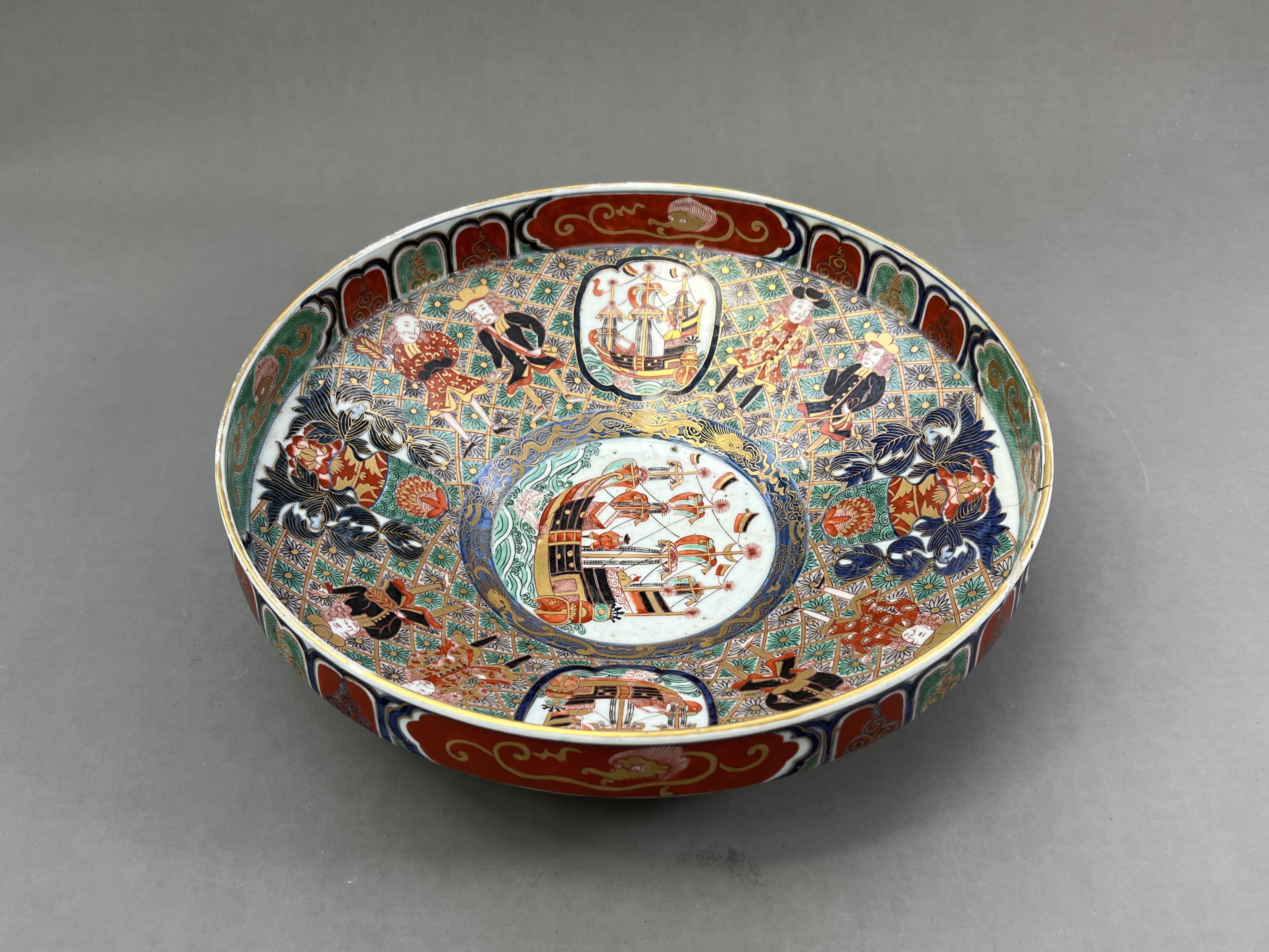 Four Japanese porcelain items, 19th centuryJapanese porcelain, 19th century, the four attractive - Image 15 of 23