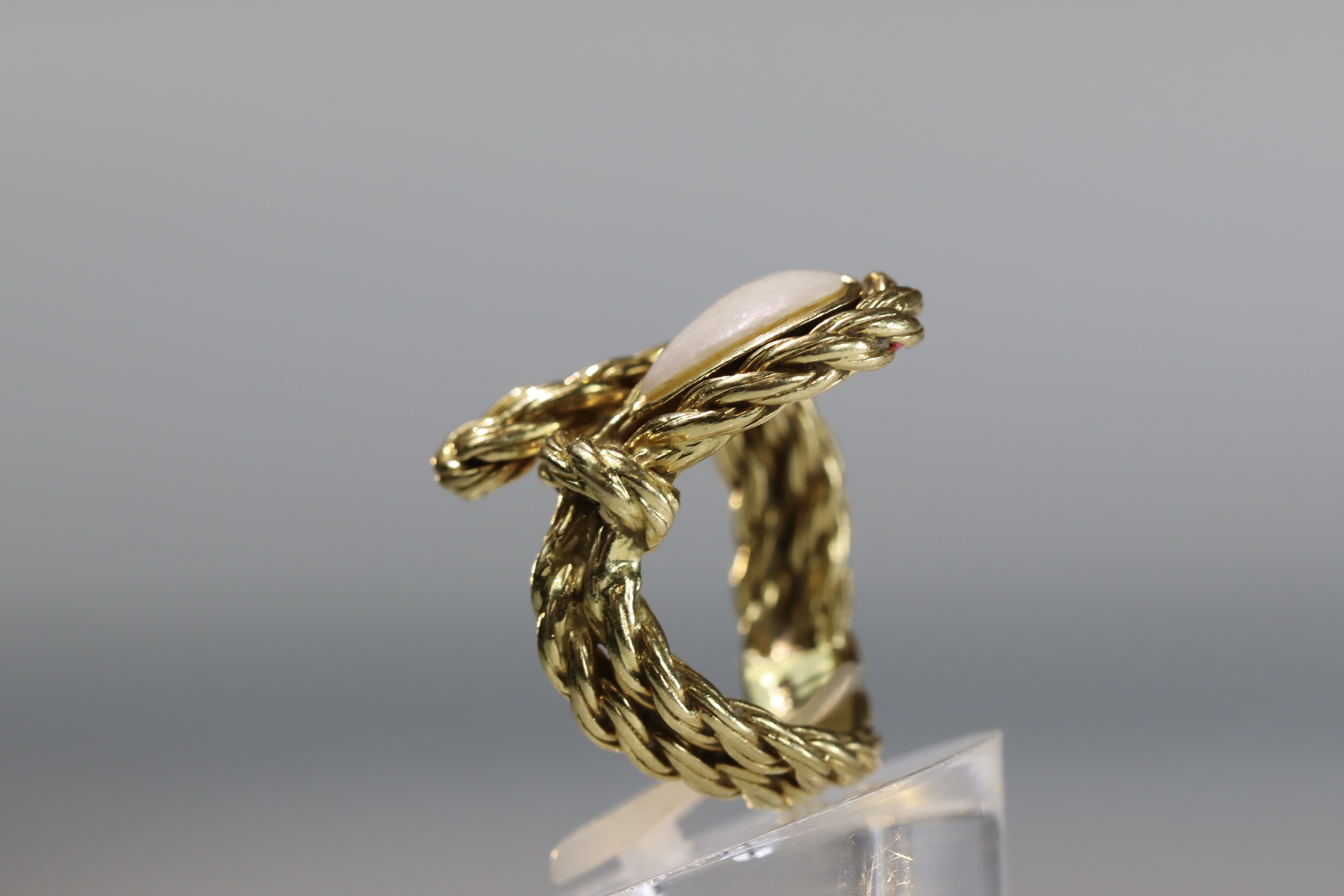 A Kutchinsky White Coral Ring set in 18k Gold, signed in full.dated 1975 size j size j - Image 7 of 14