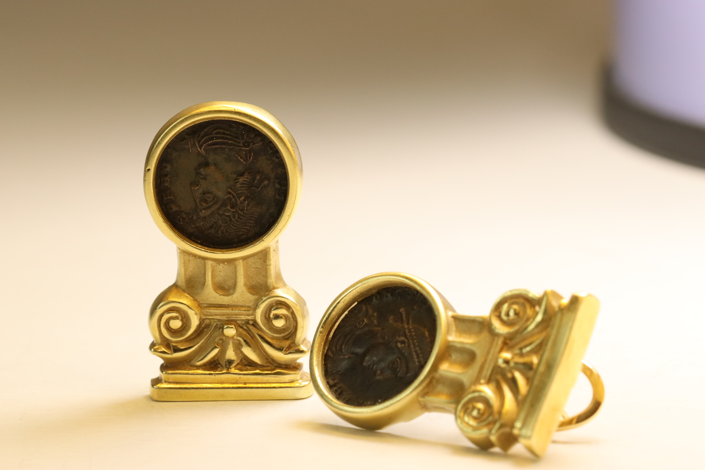 A Pair of 14 ct Yellow Gold and ‘Roman Coin’ Earrings, The tops with classical columns in yellow - Image 6 of 6