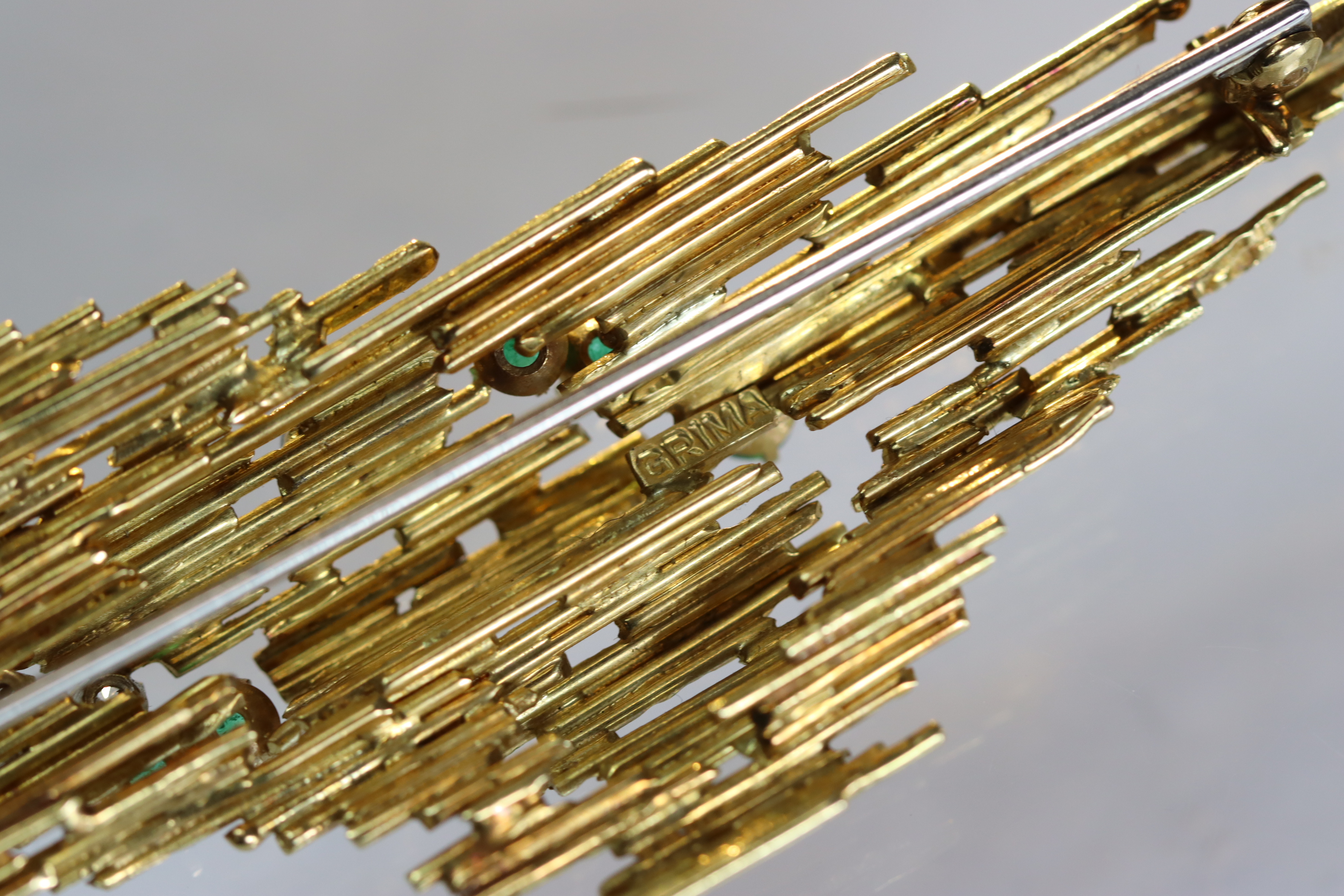 Andrew Grima, An 18 Ct Gold and Emerald Pendant Brooch, dated with n 1968 - Image 6 of 10