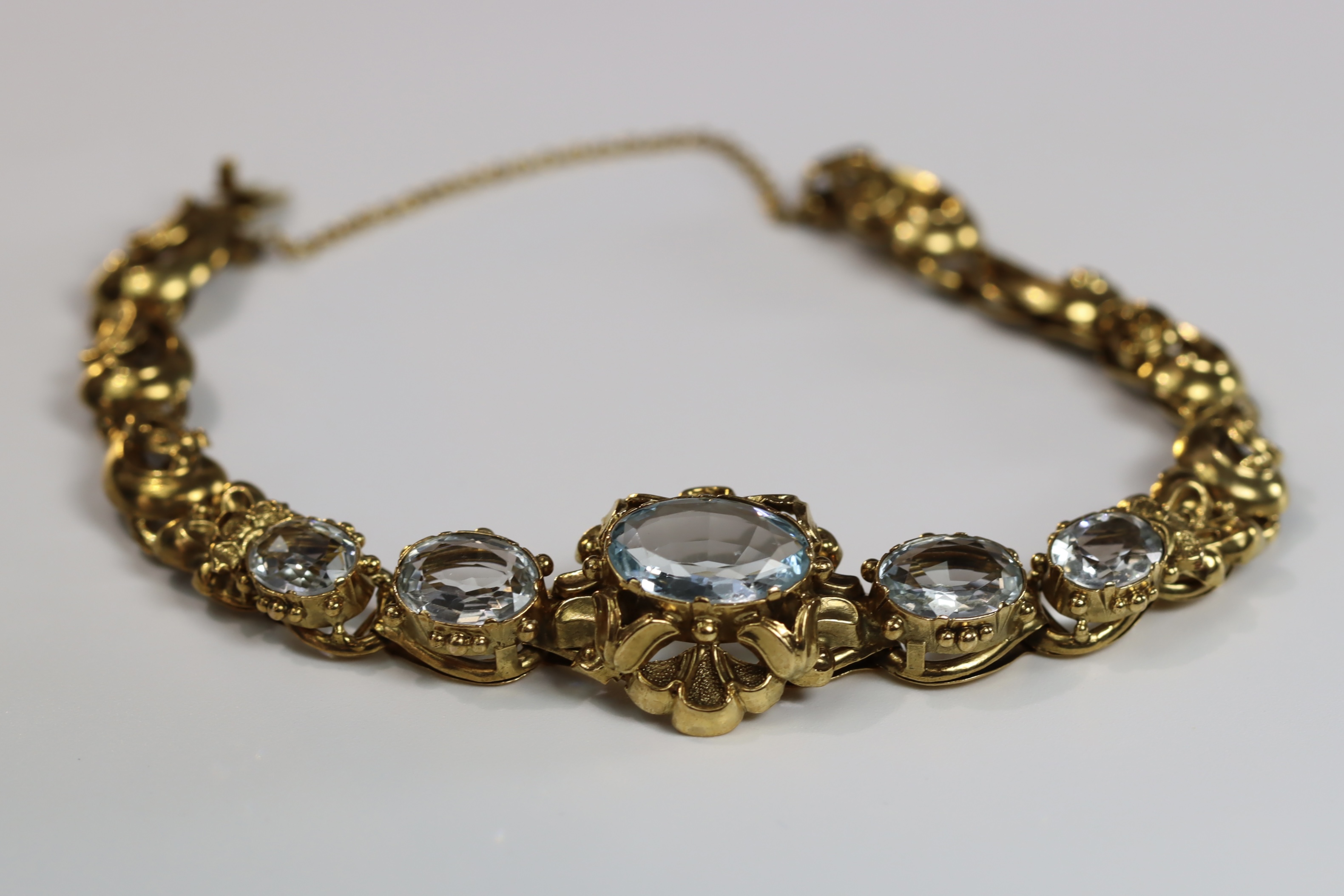 An Antique Aquamarine and 15 ct  Yellow Gold Bracelet, circa 1860, the front set with five graduated - Image 2 of 11