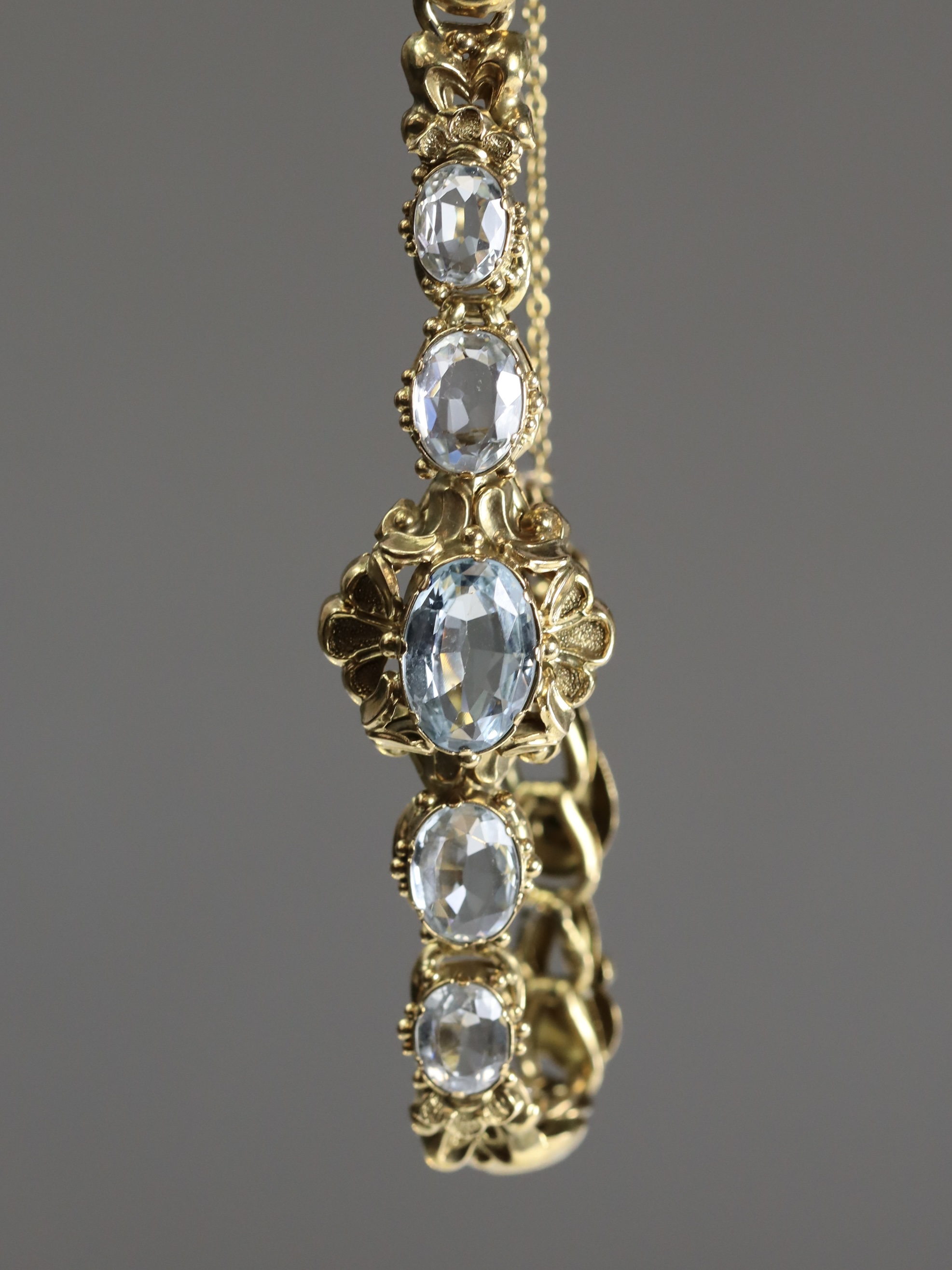 An Antique Aquamarine and 15 ct  Yellow Gold Bracelet, circa 1860, the front set with five graduated - Image 7 of 11