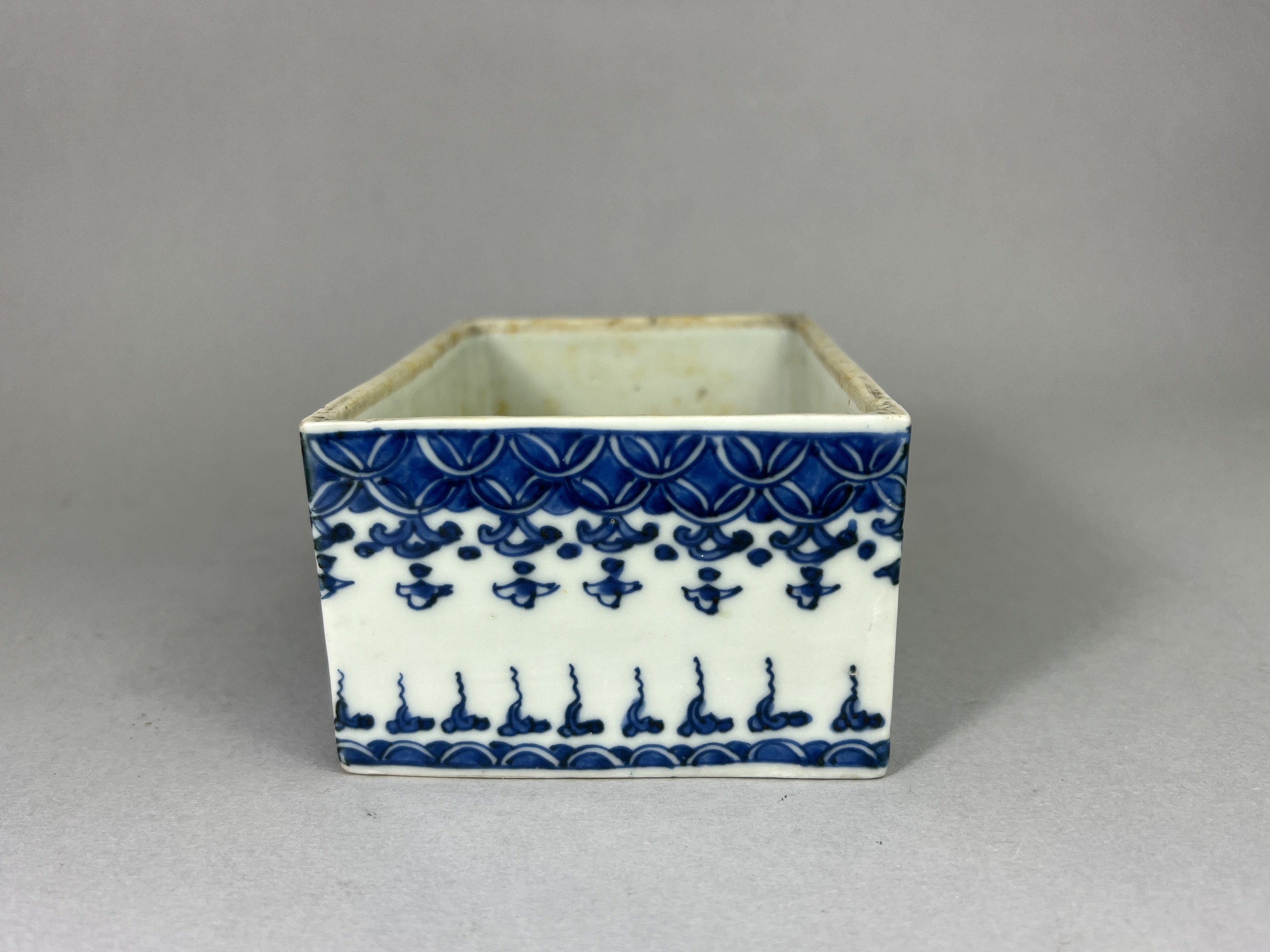 Four Japanese porcelain items, 19th centuryJapanese porcelain, 19th century, the four attractive - Image 6 of 23