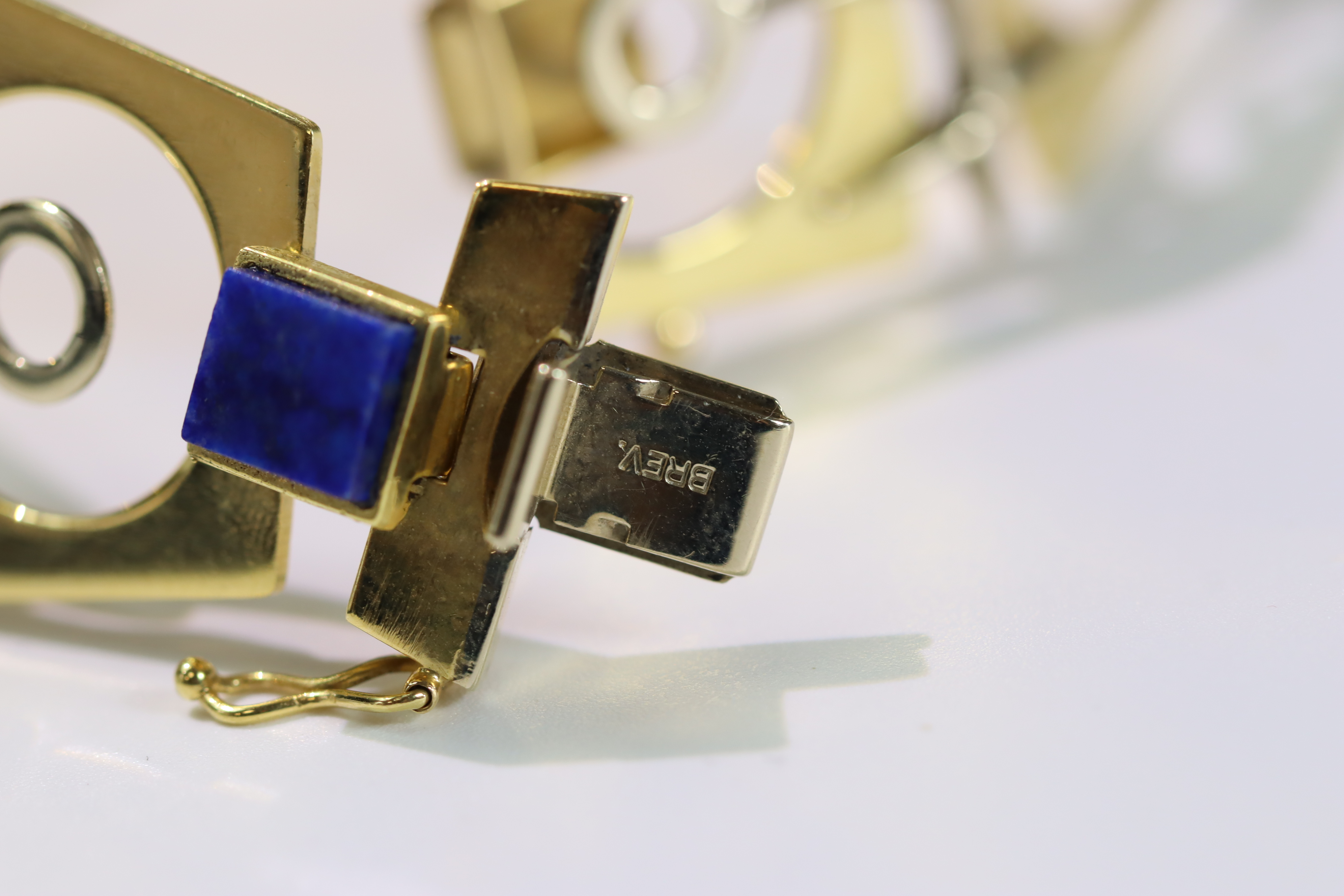 An Italian 18k Gold Bracelet set with Lapis lazuli, designed by Galoppi. Fully signed. Weight 44. - Image 12 of 15