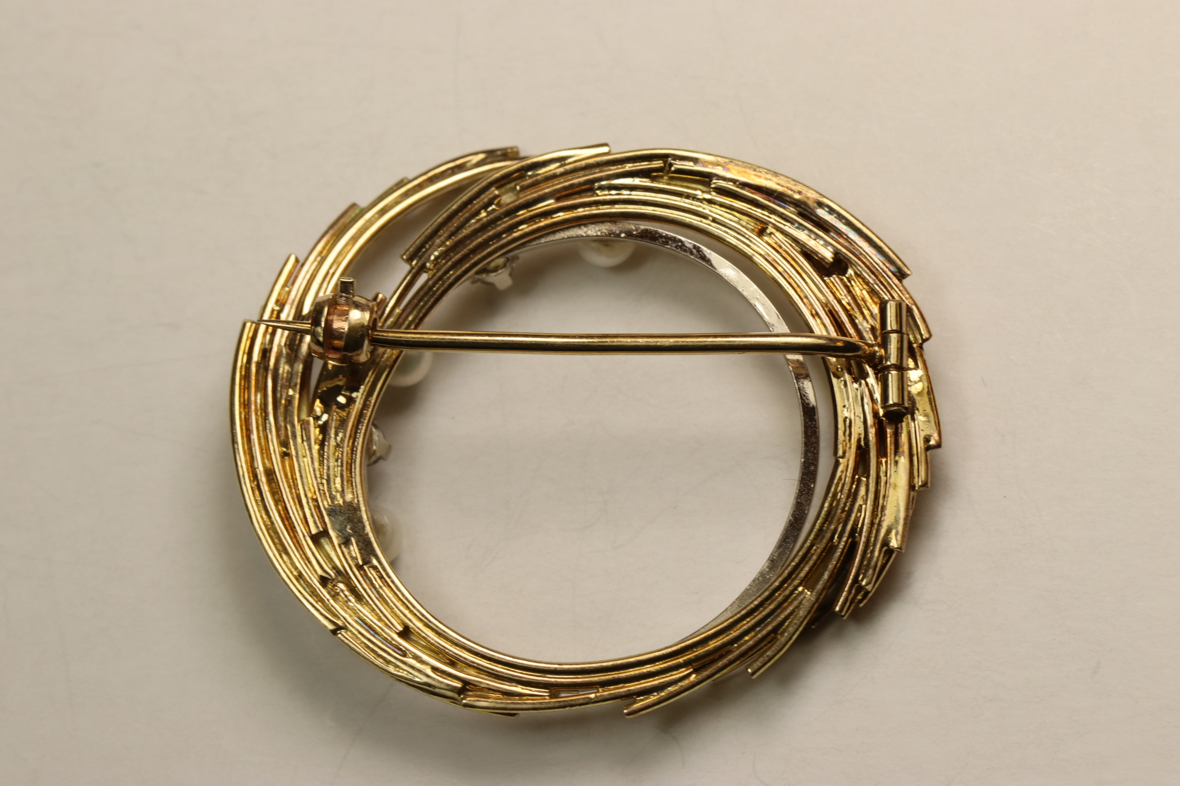 A Diamond, 18 ct Gold and Pearl Brooch, circa 1970, Of wire work swirl design set with small - Image 3 of 4