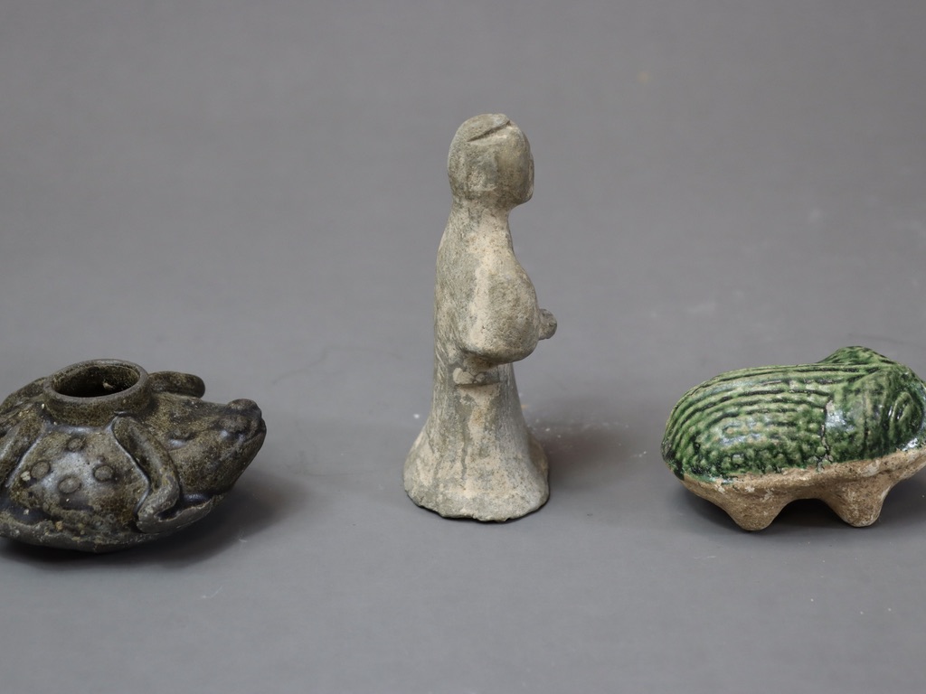 A Miniature Pottery Figure, Han dynasty, together with a Sawankhalok stoneware toad waterdropper, - Image 5 of 7