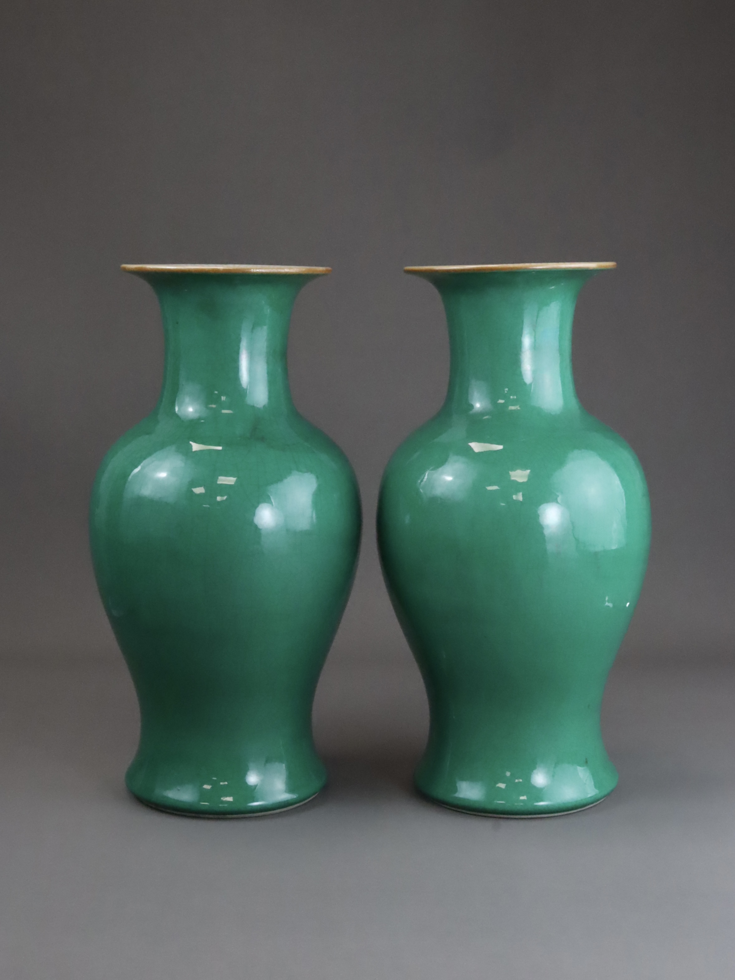 A Pair of Apple Green Vases, 19th century - Image 2 of 5