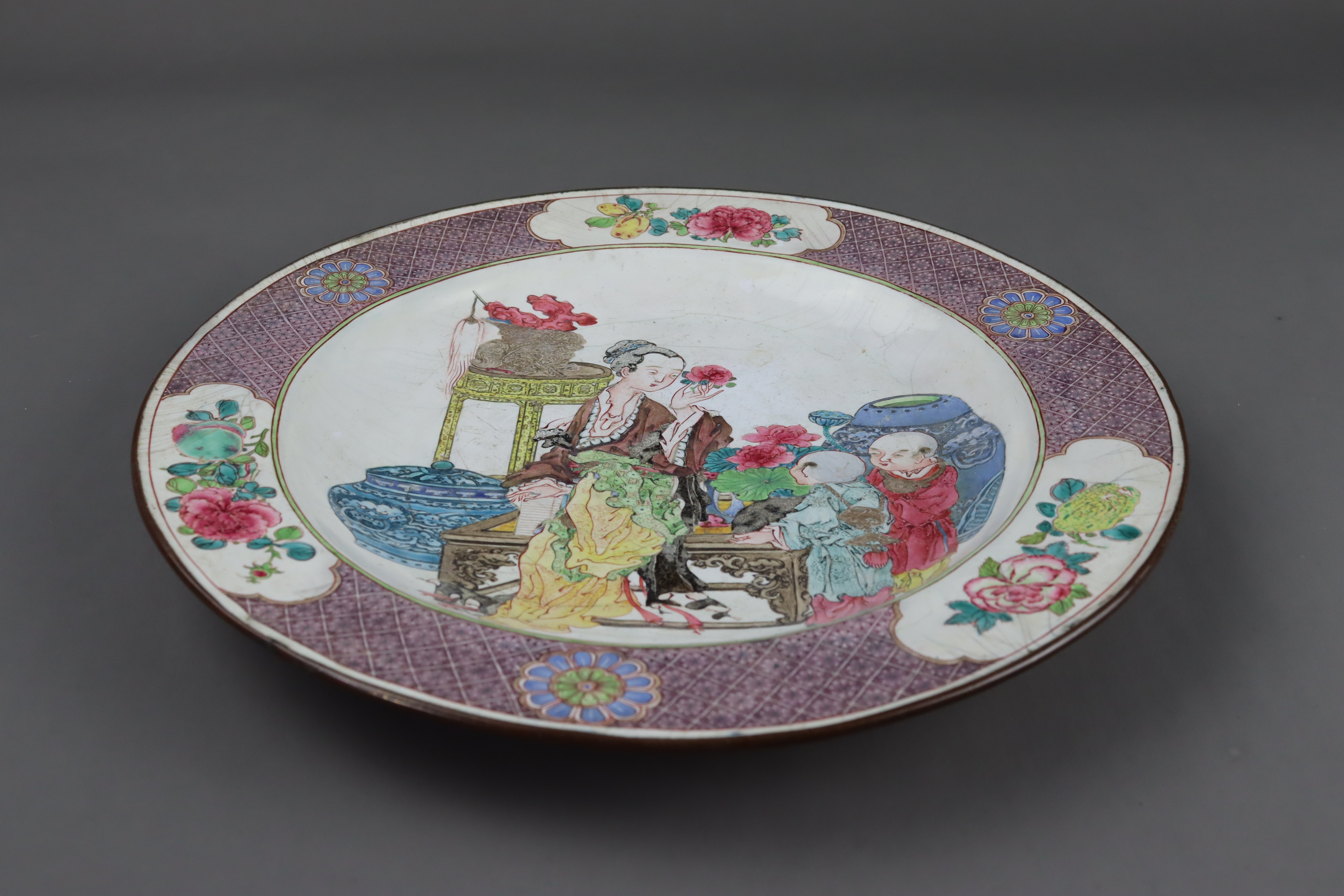 A Ruby Back Canton Enamel 'Ladies' Plate, Yongzheng - Image 5 of 6