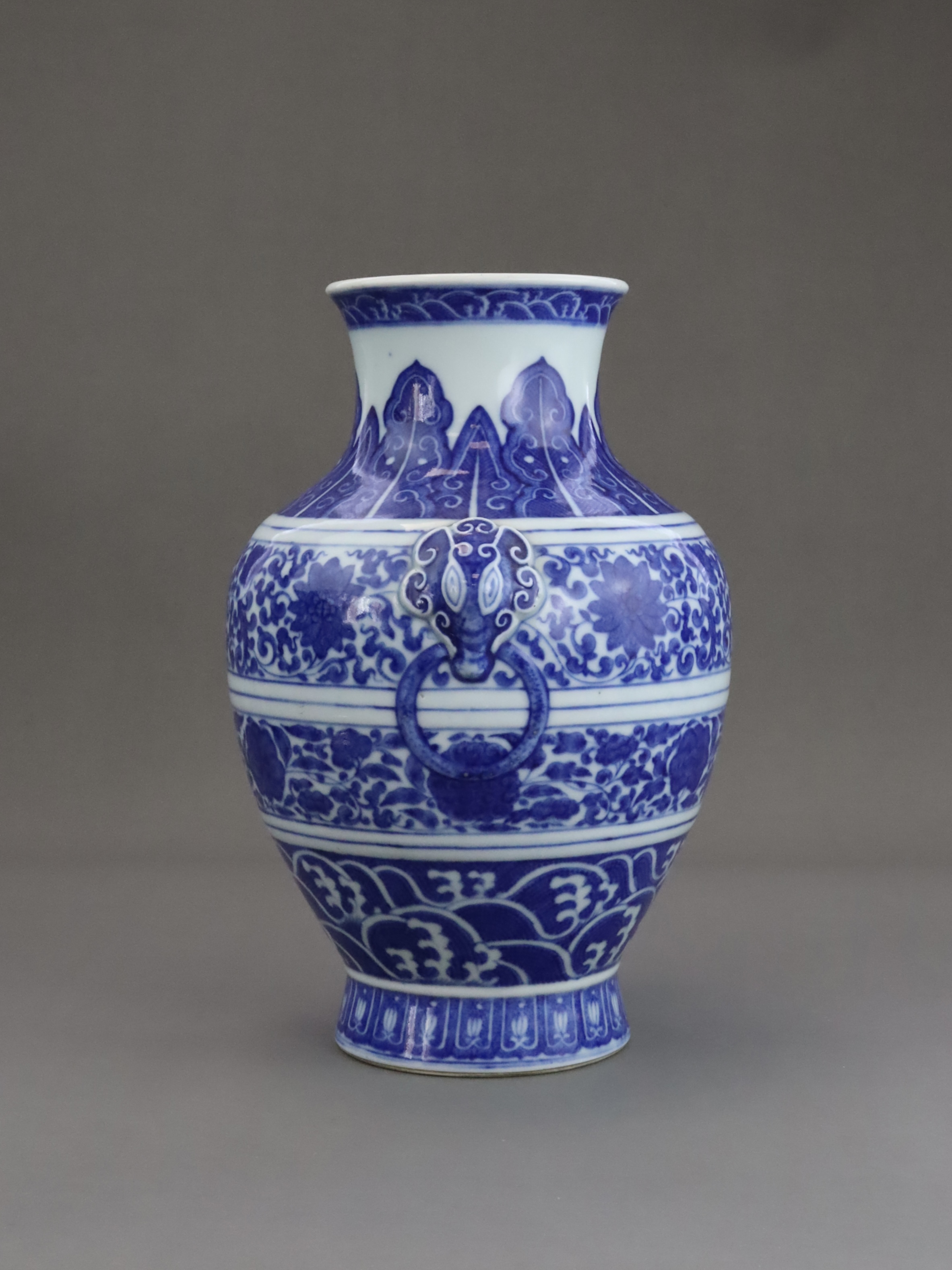 A Good Blue and White Ming style Vase, hu, six character seal mark of Qianlong, Qing dynasty, - Image 5 of 9
