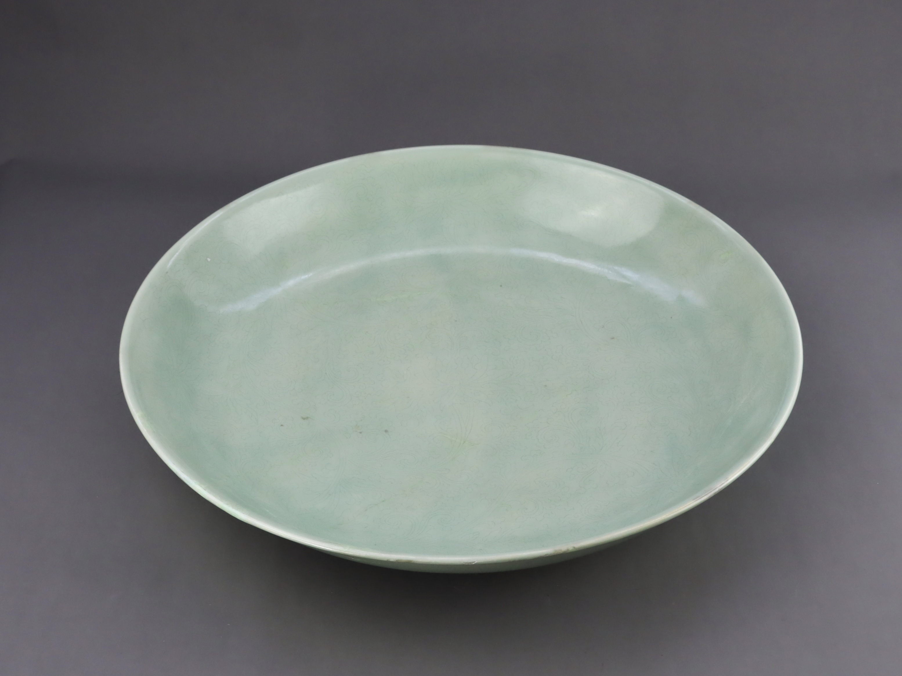 A Rare Celadon Large Dish carved with Lotus, six character underglaze blue mark of Kangxi - Image 6 of 8