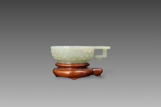 A Celadon Jade Cup with a Handle, 17th century ,wood stand