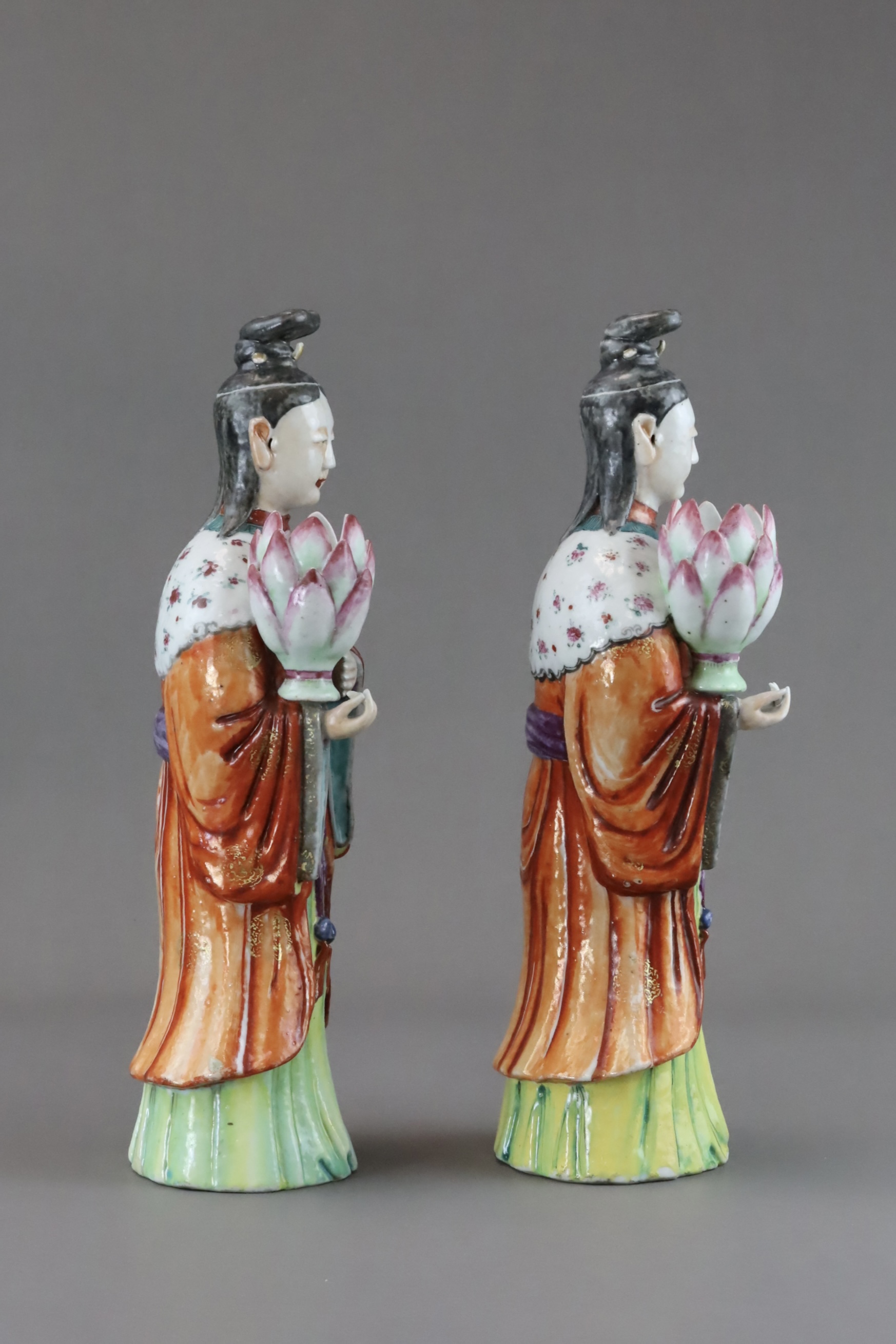 A Pair of 'famille rose' Ladies, Qianlong - Bild 7 aus 12