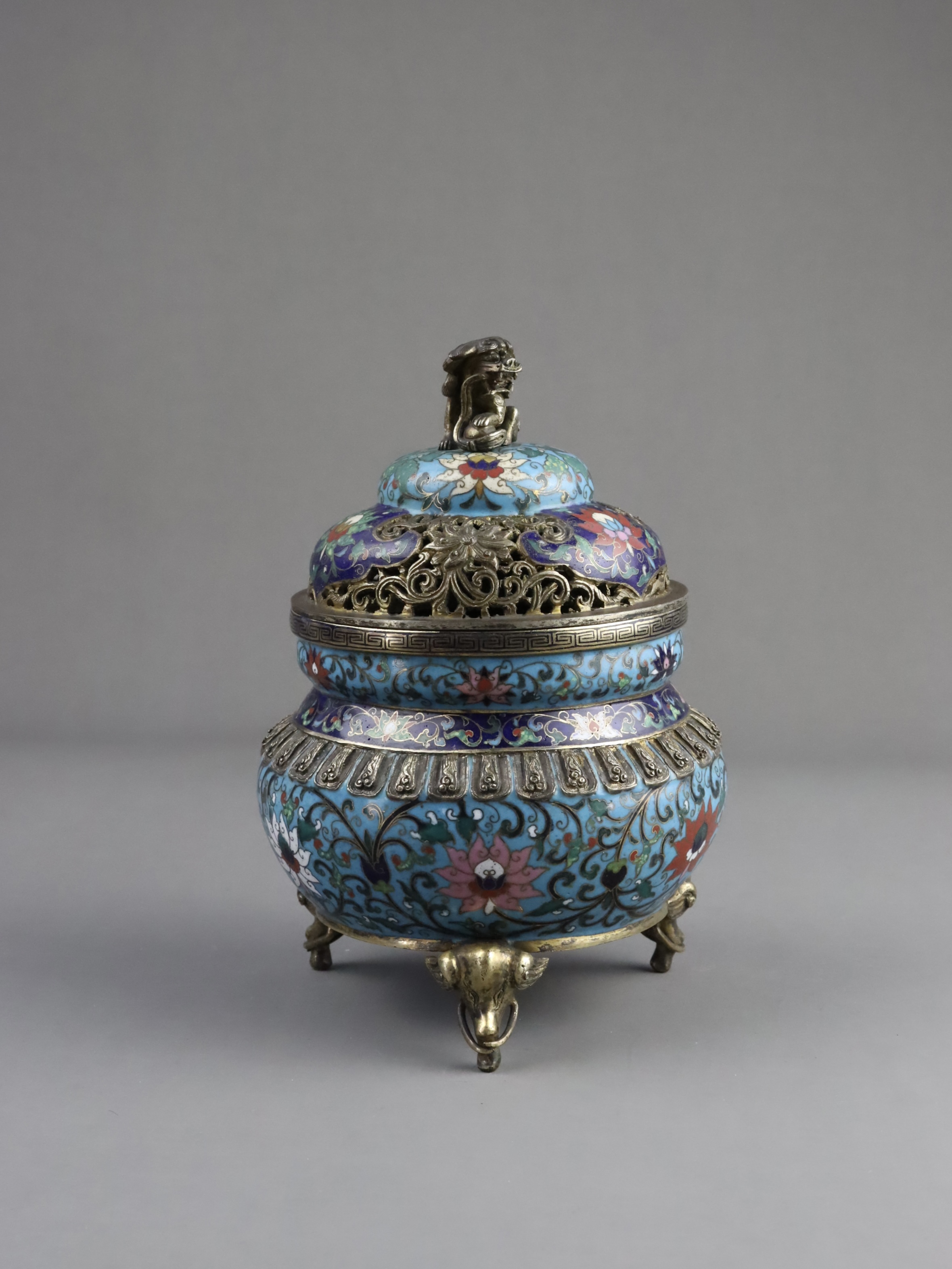 A Cloisonne Tripod Censer and Cover, 18/19th century - Image 7 of 10