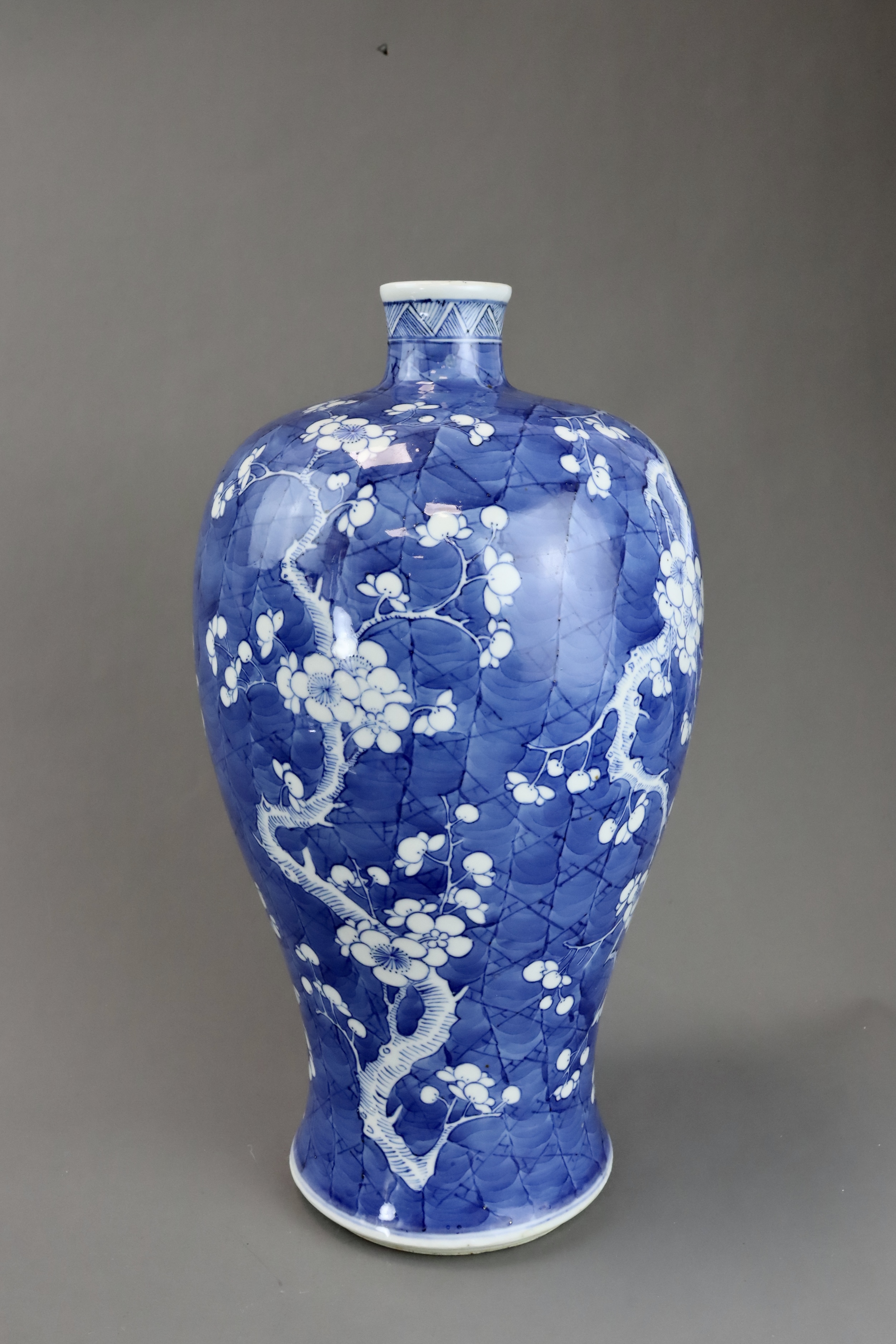 A Blue and White Vase with Prunus, 19th century - Image 3 of 7