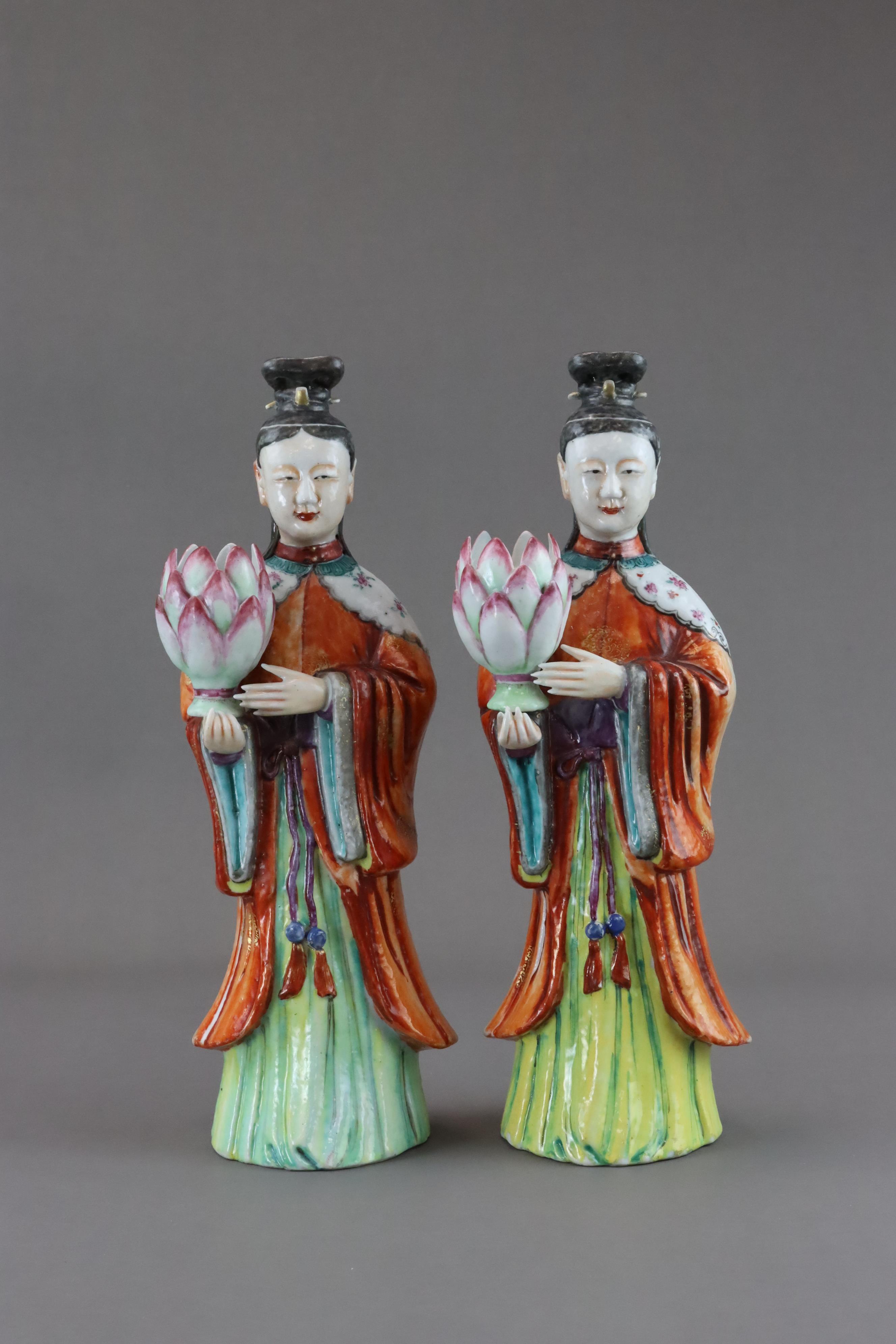 A Pair of 'famille rose' Ladies, Qianlong - Bild 2 aus 12