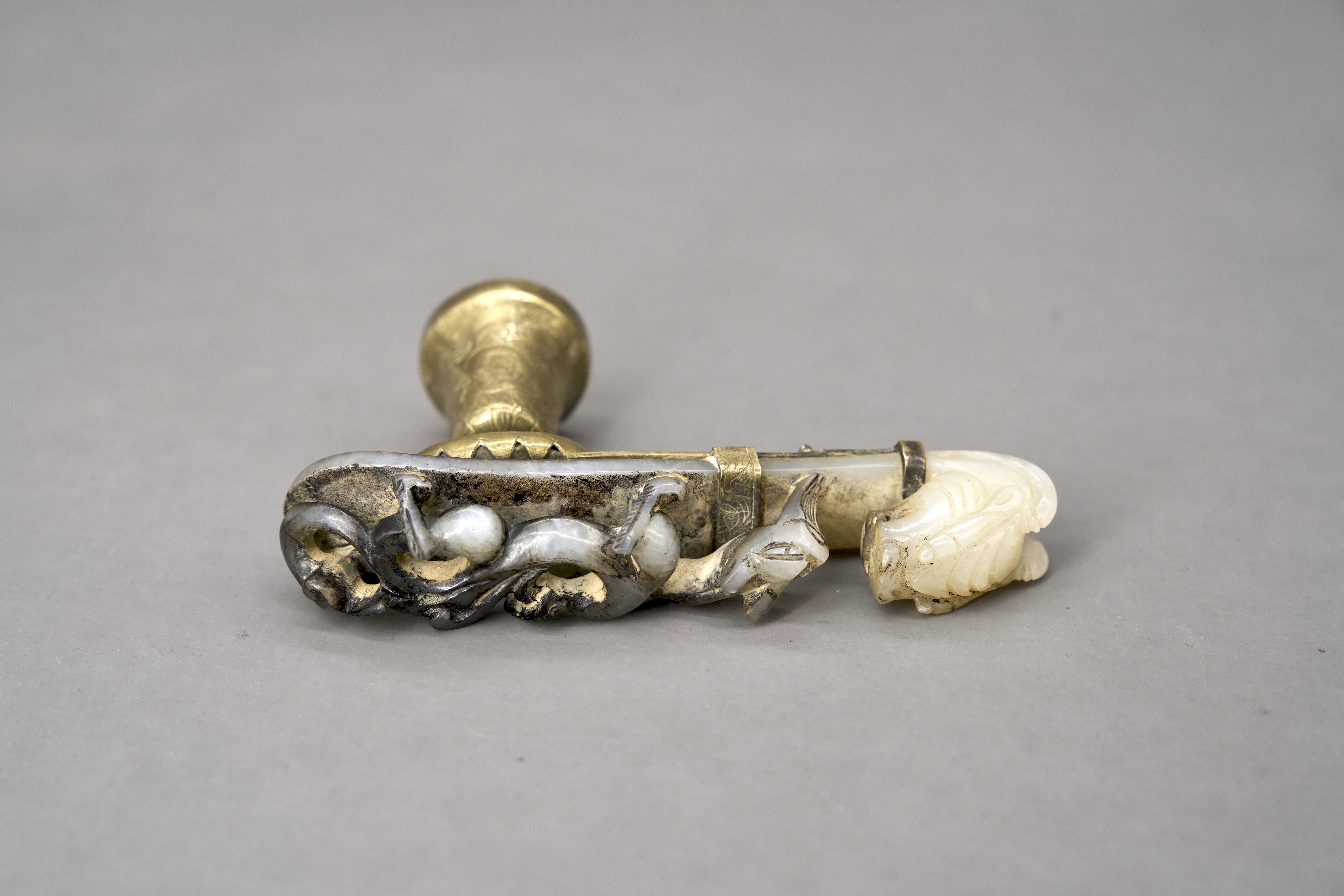 A Jade Dragon Belthook, Qing dynasty, - Image 5 of 7