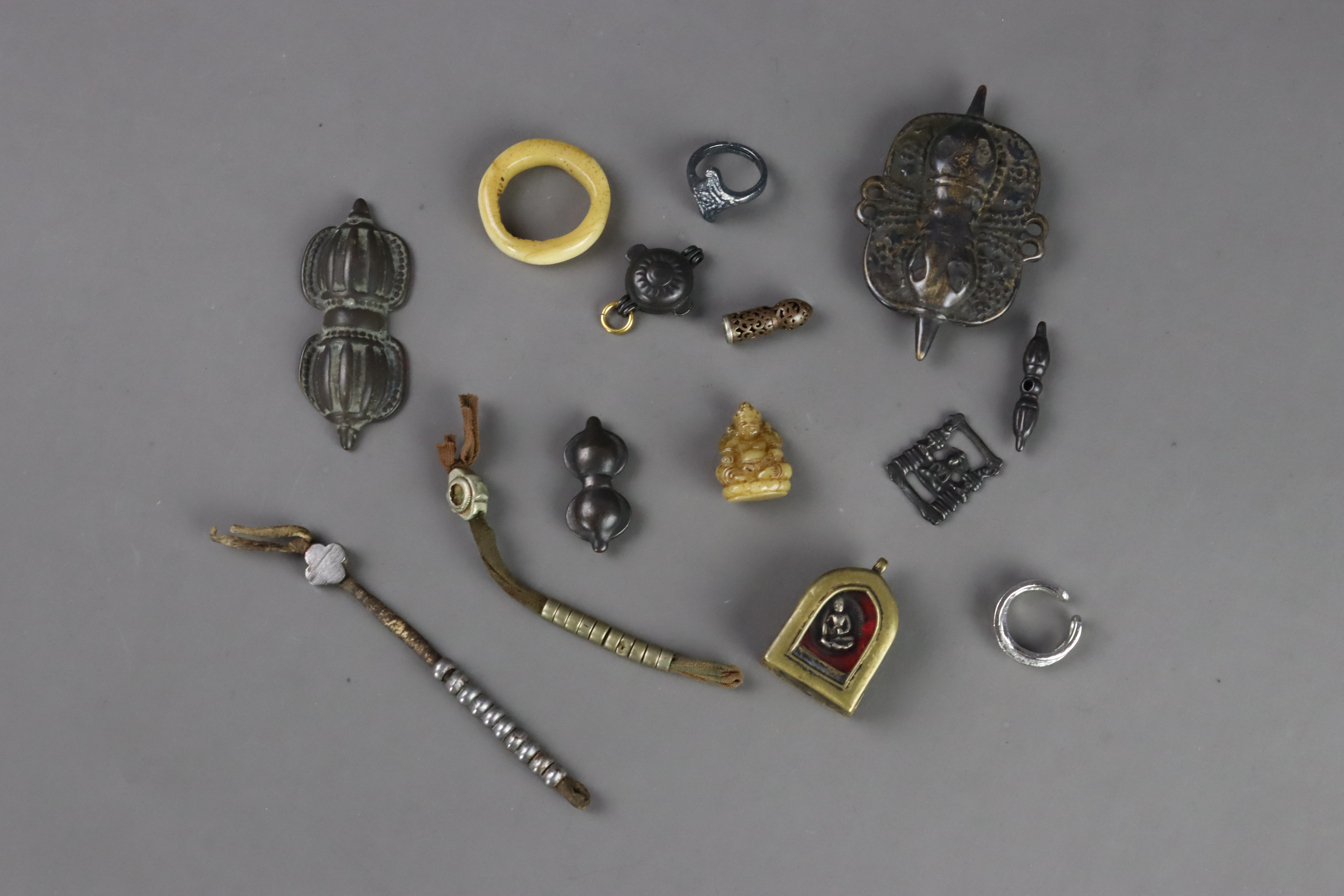 A Set of Tibetan Items, 19/20 century - Image 5 of 5