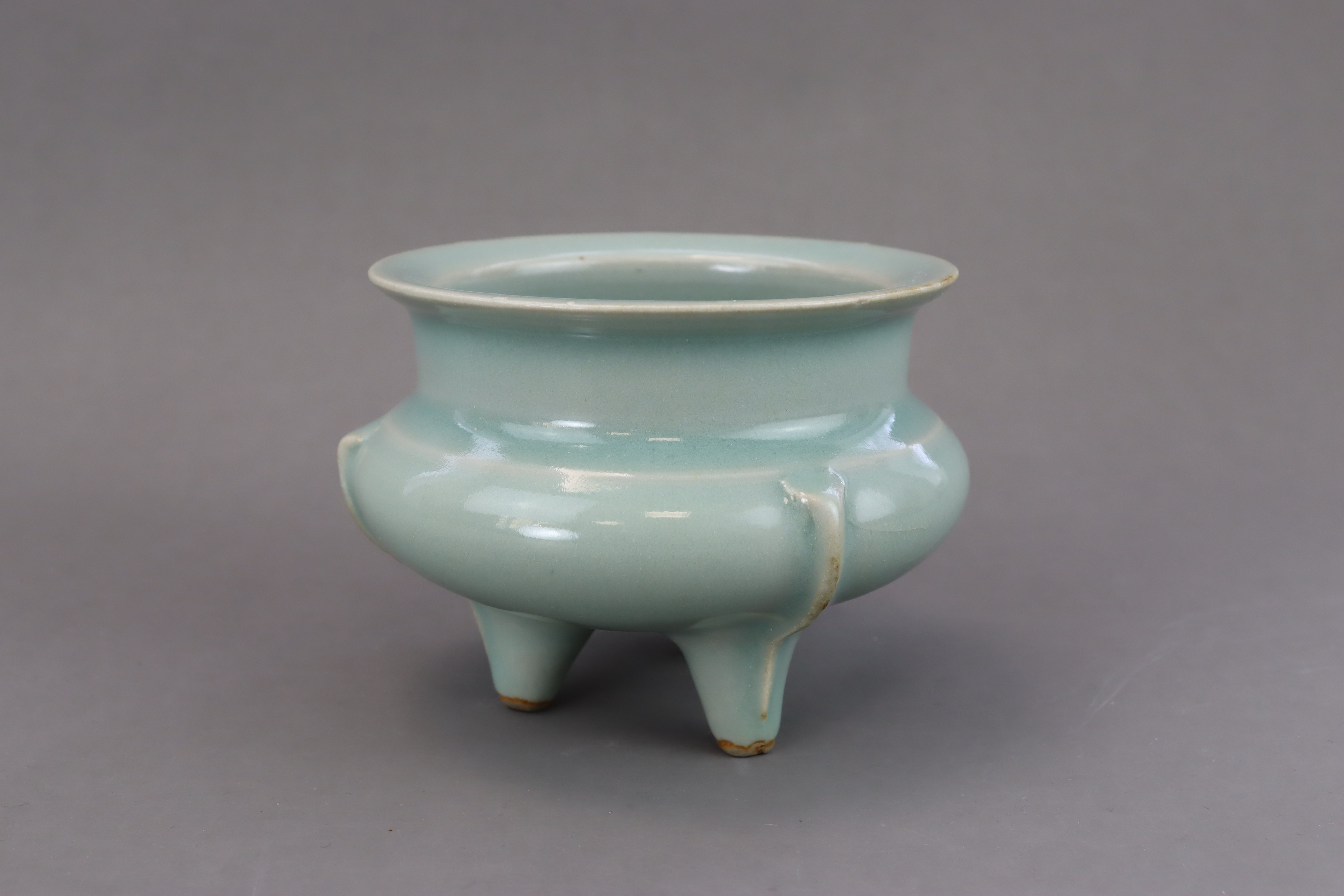 A Longquan Tripod Incense Burner, Song dynasty - Image 3 of 6