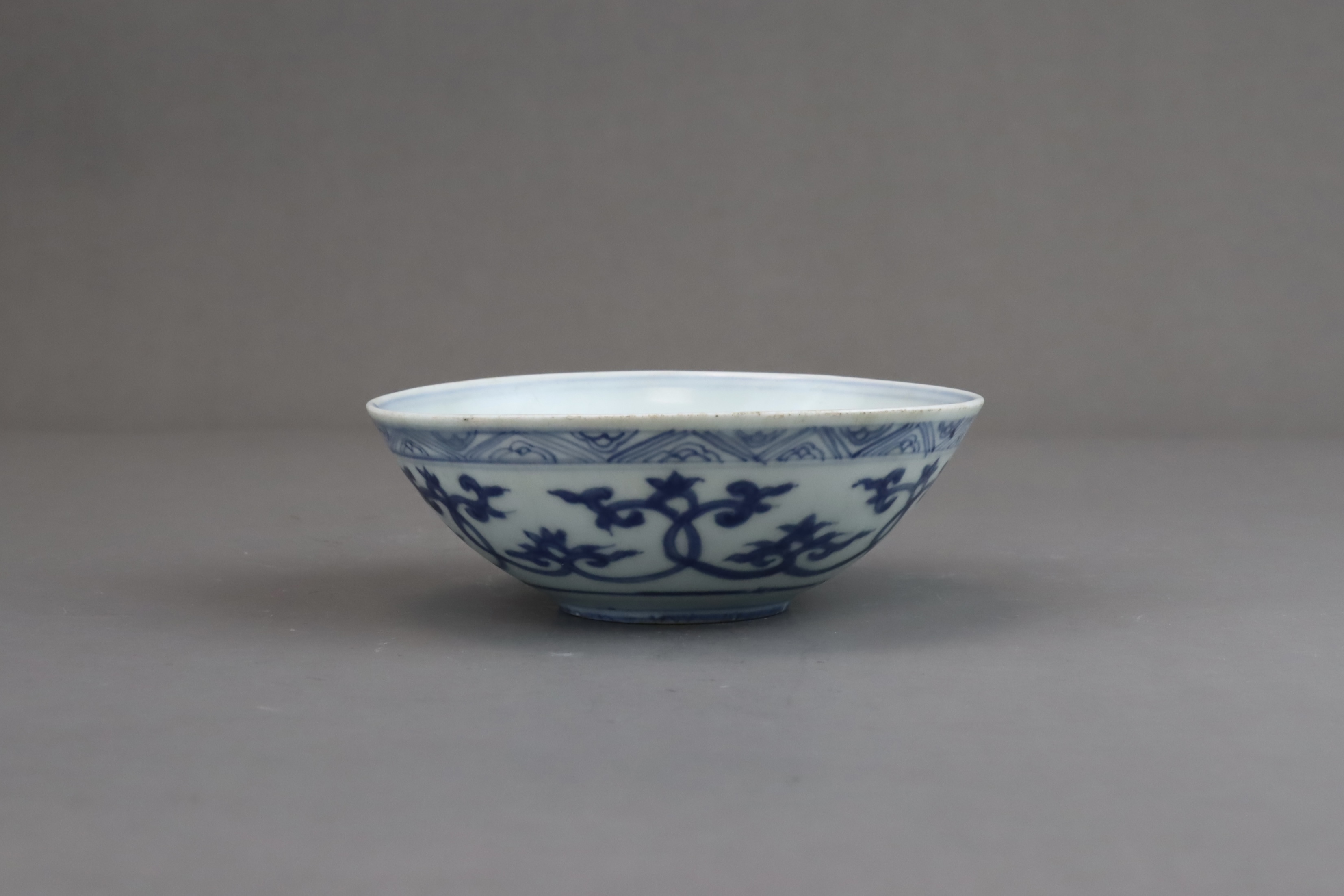 An unusual Blue and White Shallow Bowl, late Ming dynasty, - Image 2 of 7