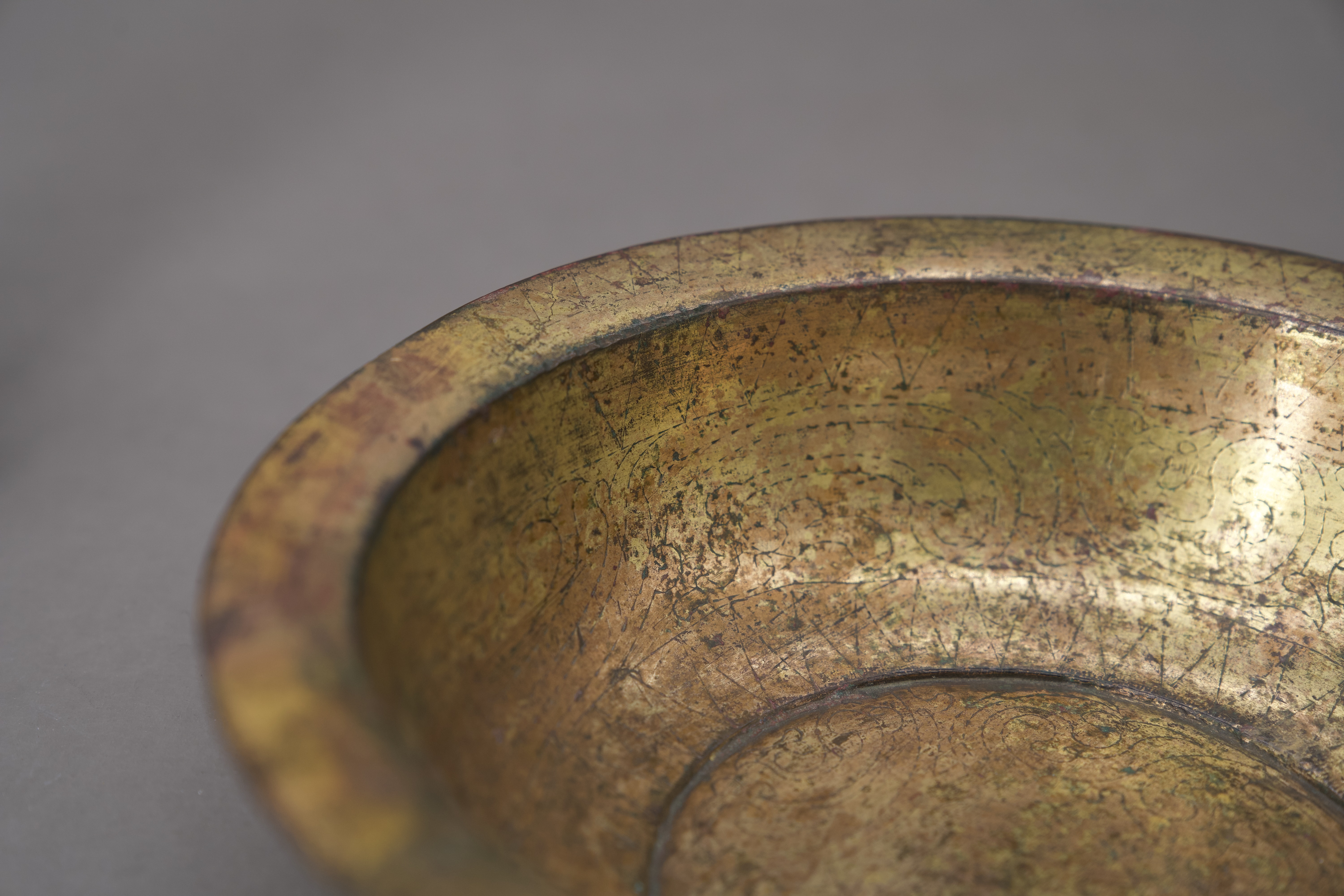 A Gilt Bronze Small Basin, Han dynasty - Image 9 of 10