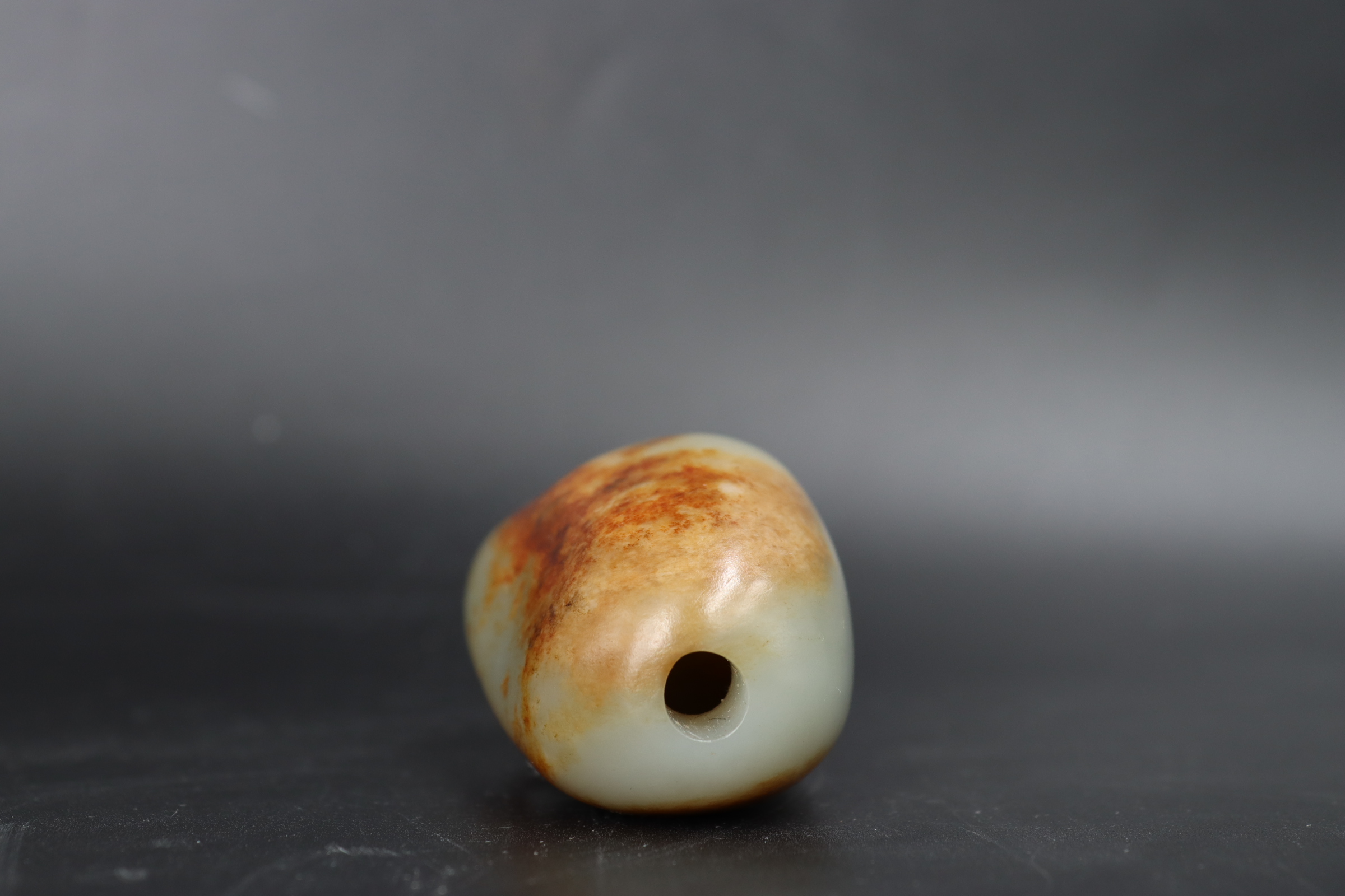 A Jade Pebble Snuff Bottle, 18th/19th century - Image 3 of 9