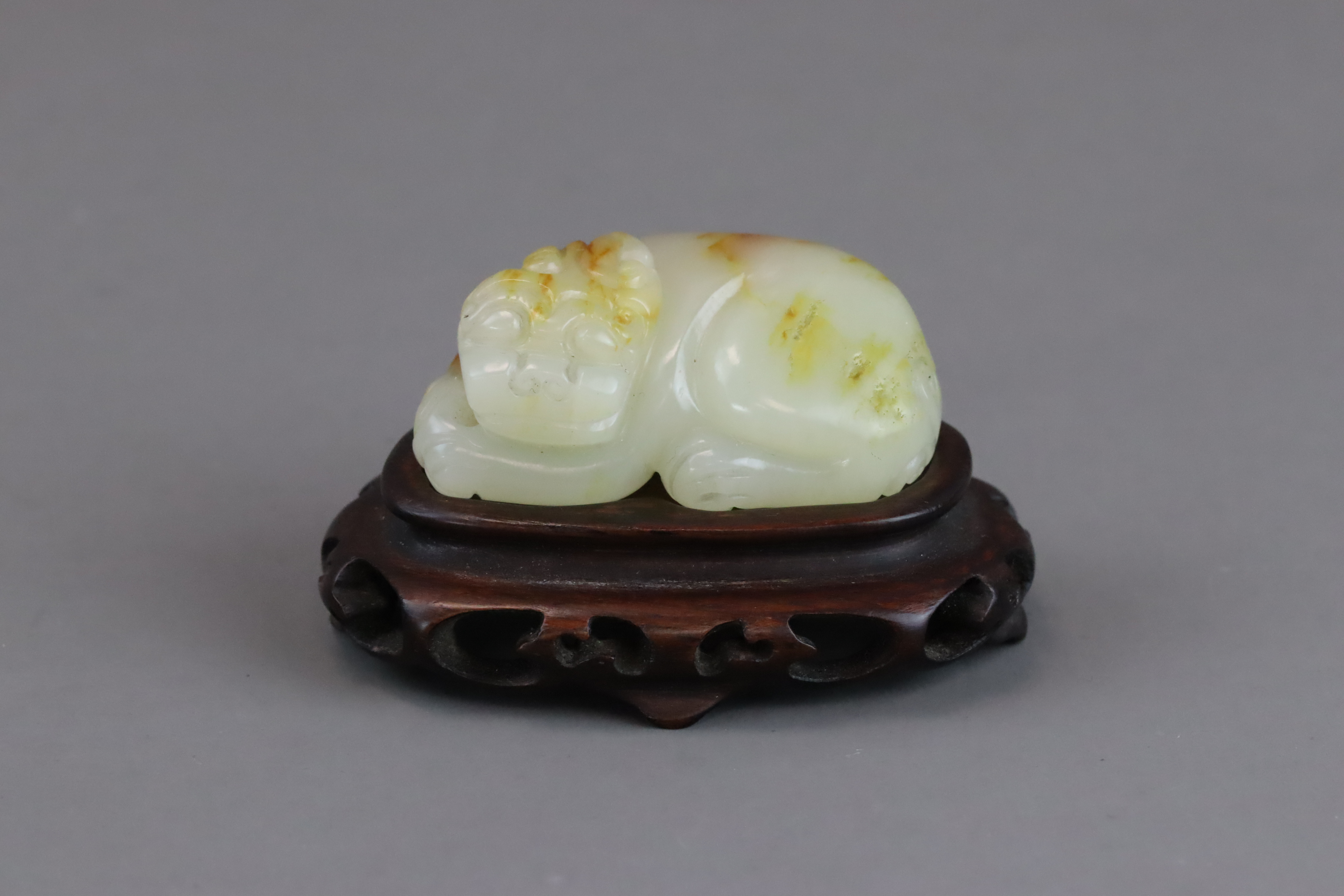 A Celadon Jade Seated Qilin, early Qing dynasty, - Image 4 of 10