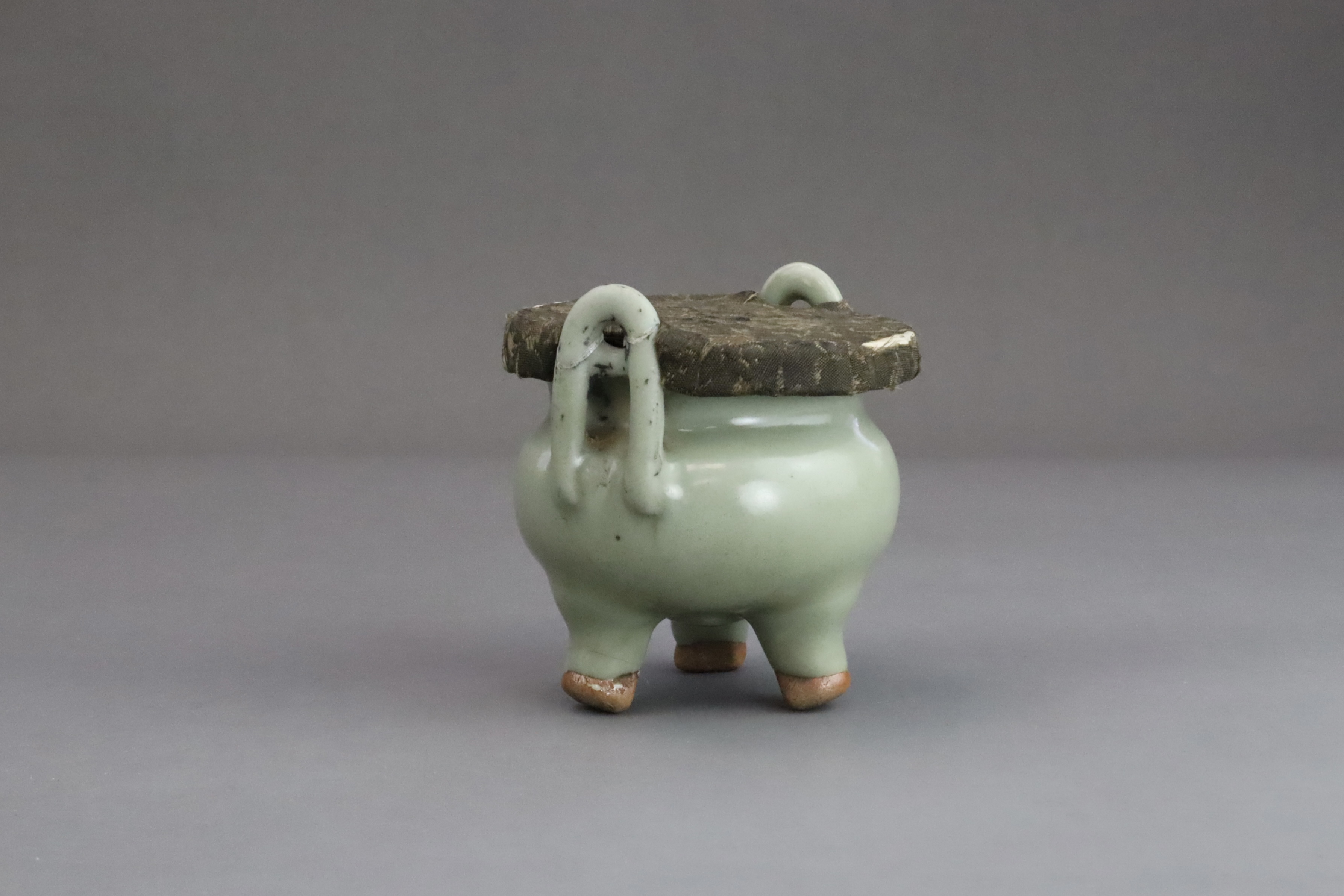 A Longquan Celadon Tripod Incense Burner, Yuan dynasty  - Image 4 of 12