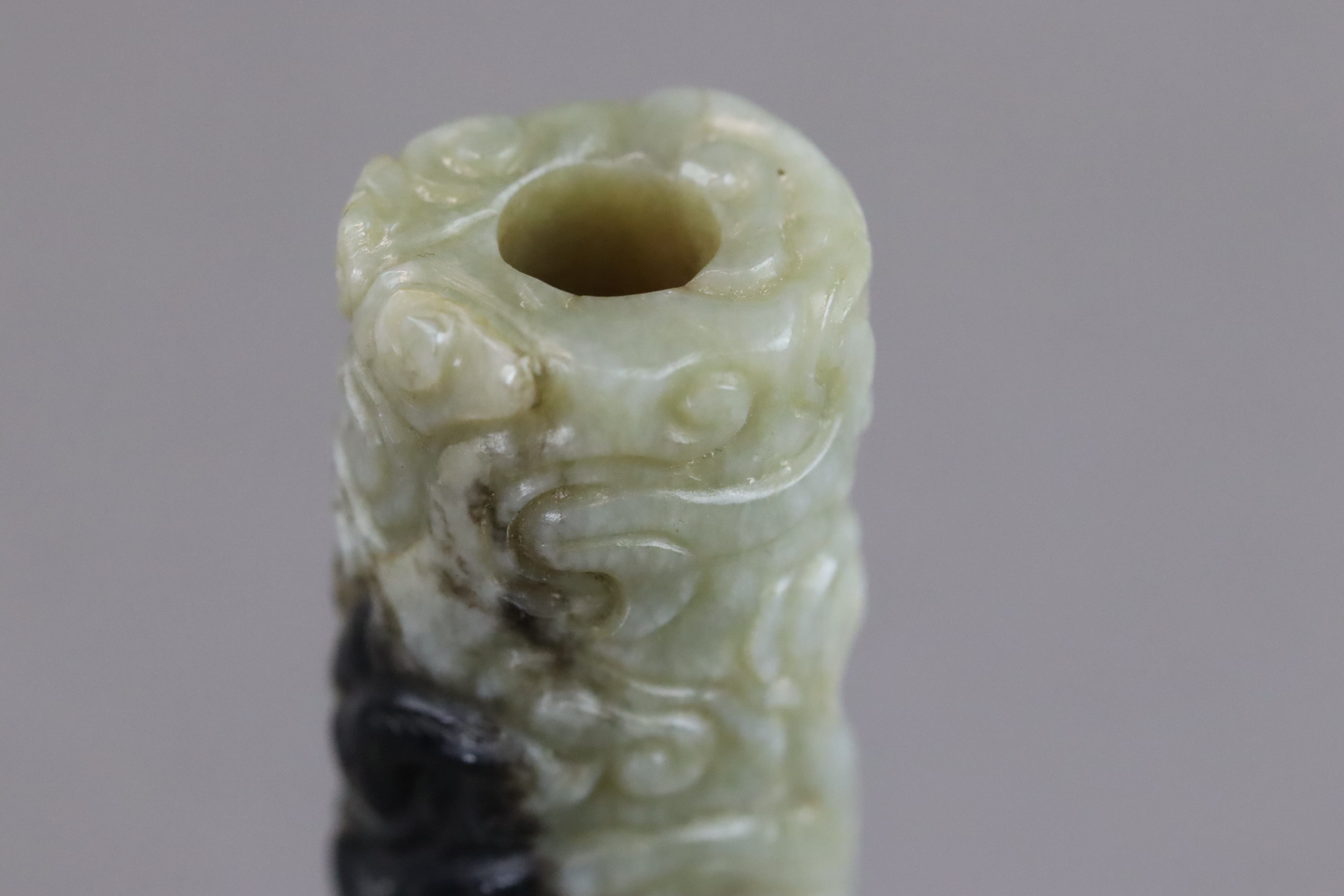 A Black and Celadon Jade Cylinder carved with  Chilong, Ming dynasty - Image 7 of 9