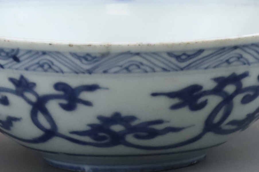 An unusual Blue and White Shallow Bowl, late Ming dynasty, - Image 4 of 7