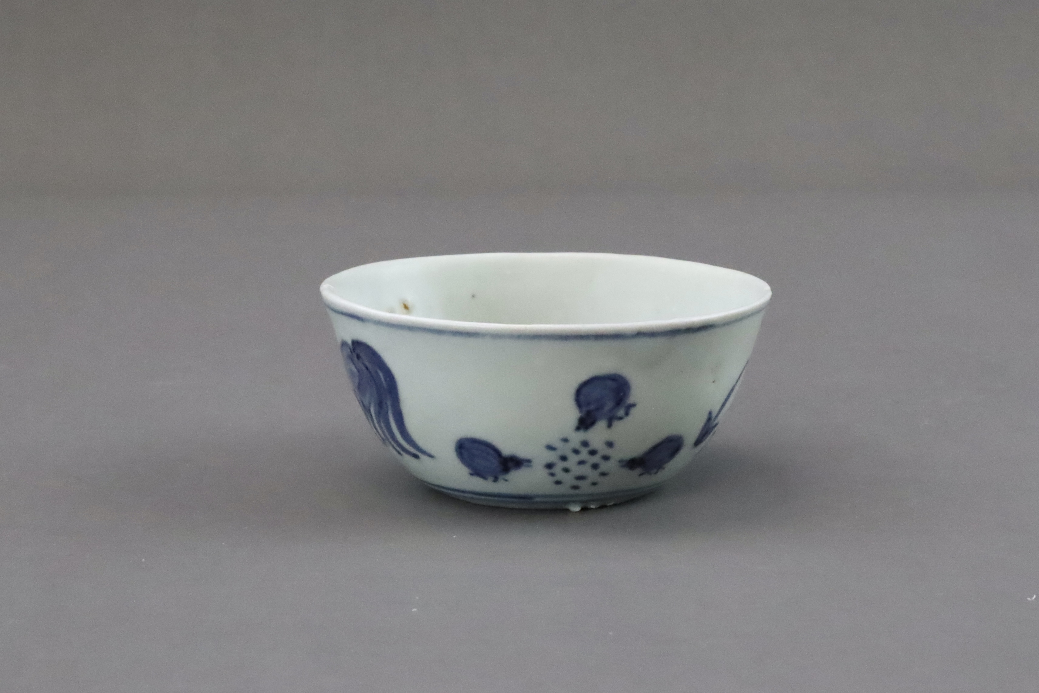 A Blue and White Chicken Cup, Late Ming dynasty - Image 2 of 12