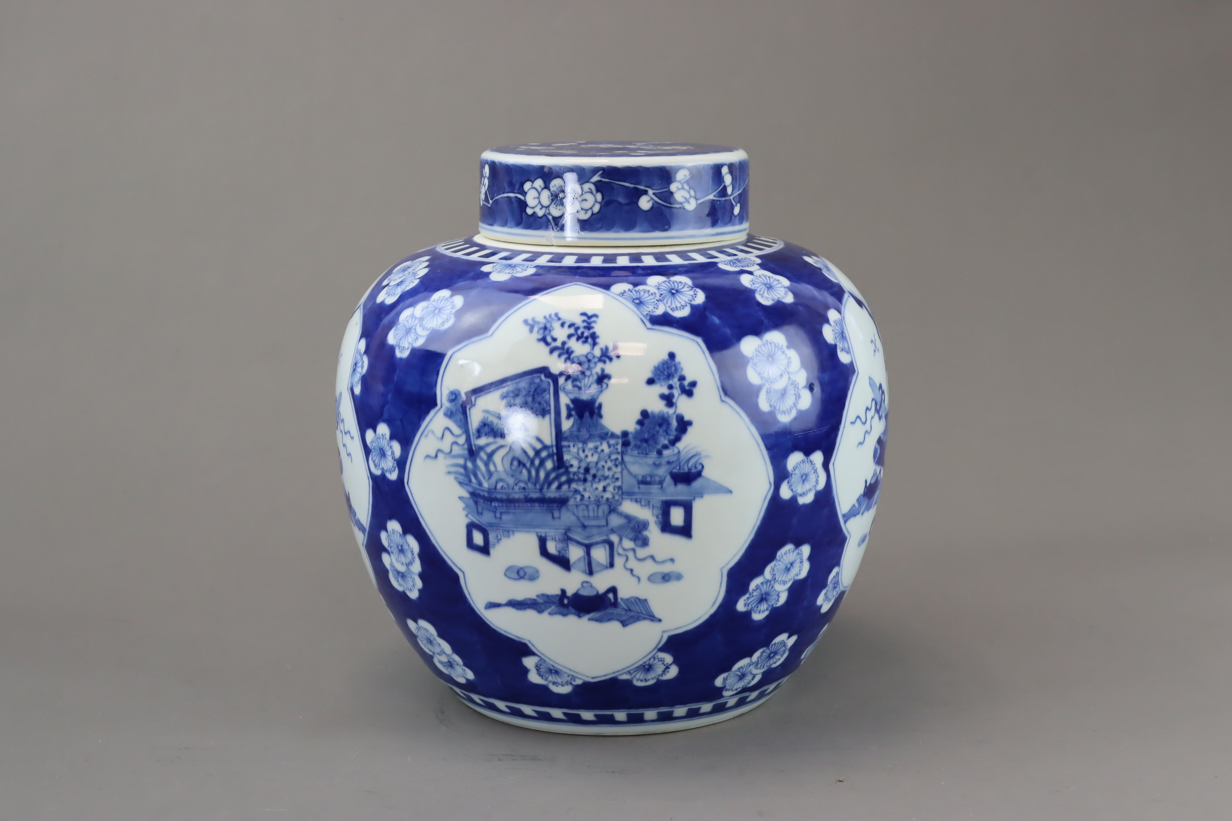 A Blue and White Jar and Cover with Prunus and the 'Hundred Treasures', Late Qing dynasty - Image 5 of 7
