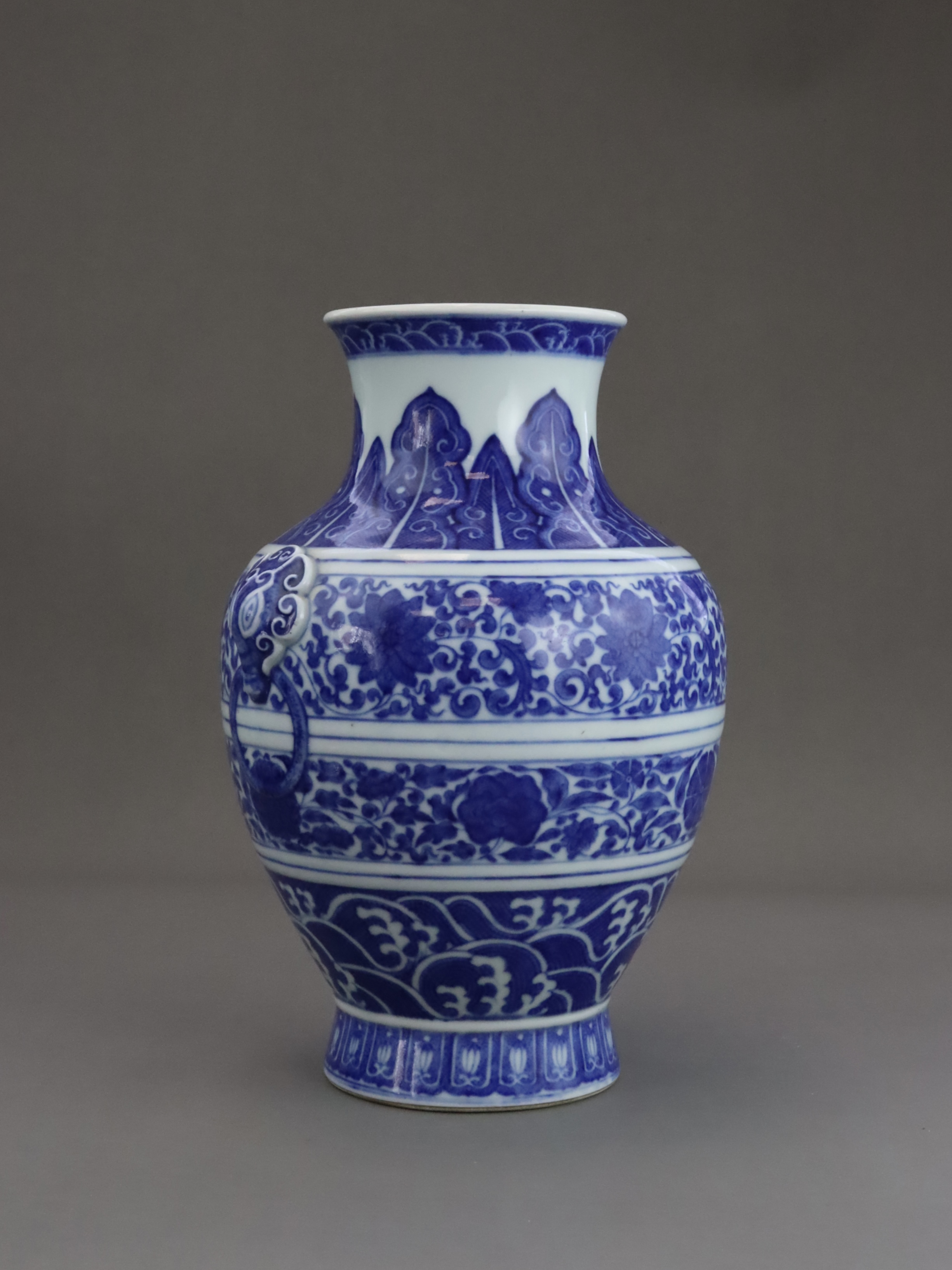 A Good Blue and White Ming style Vase, hu, six character seal mark of Qianlong, Qing dynasty, - Image 6 of 9