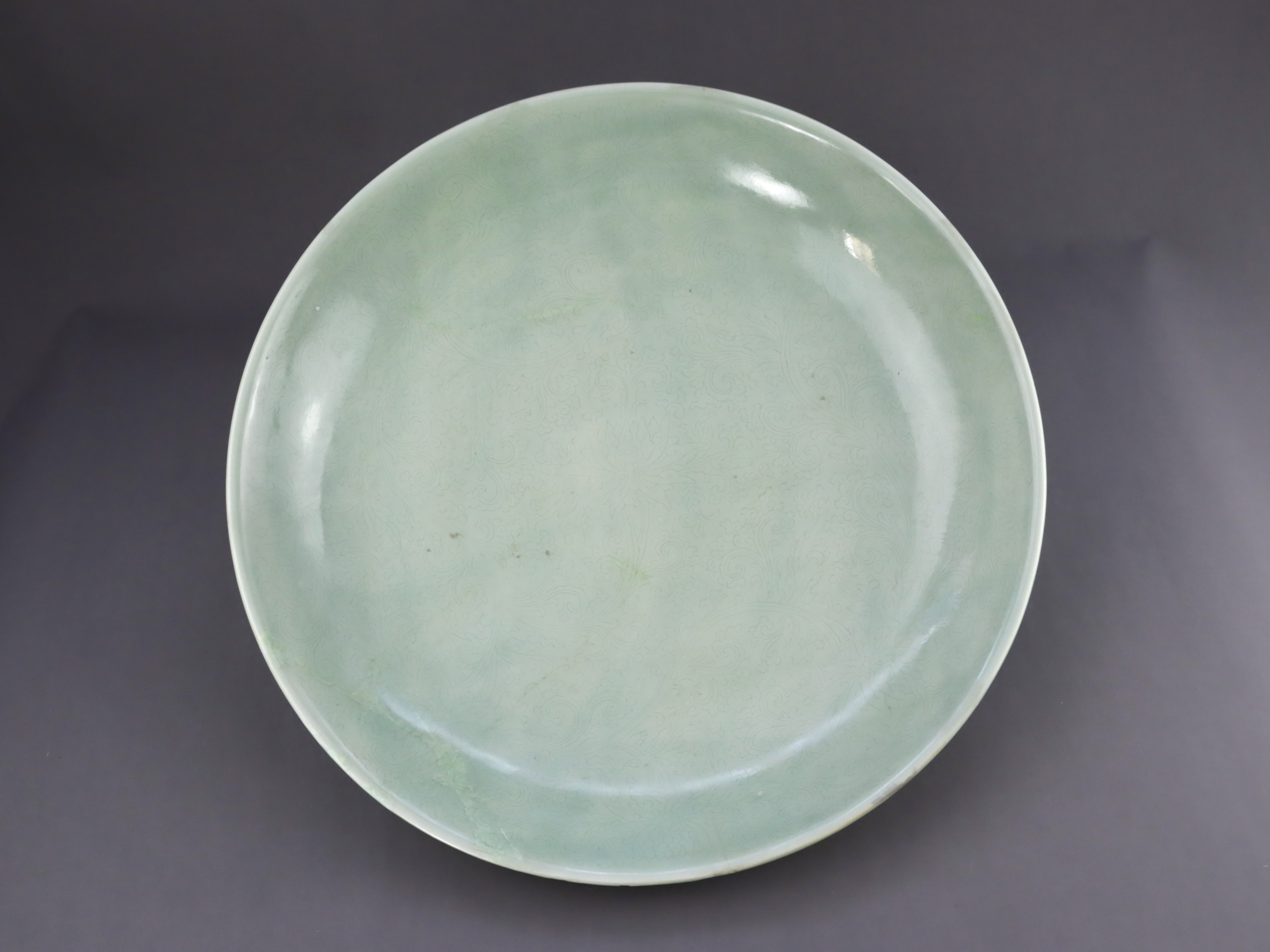 A Rare Celadon Large Dish carved with Lotus, six character underglaze blue mark of Kangxi - Image 2 of 8