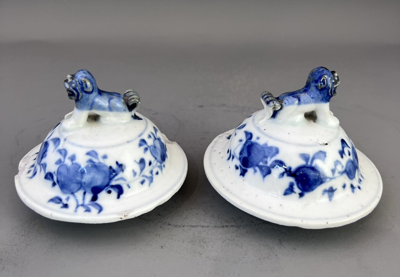 A Pair of blue and white Jars and Covers, Guangxu - Image 5 of 7