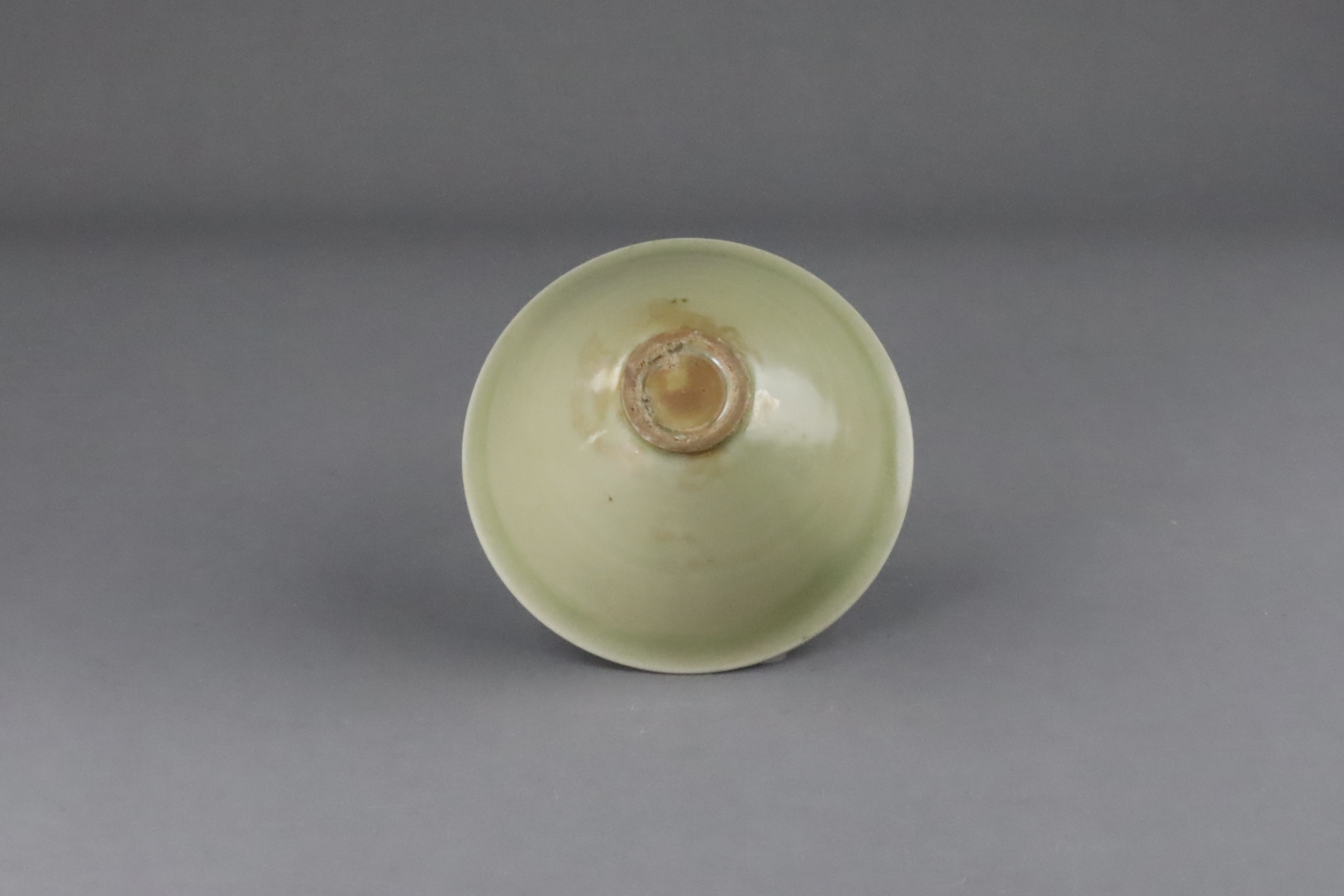 A Fine Yaozhou Celadon Conical Bowl, Song dynasty - Image 4 of 11