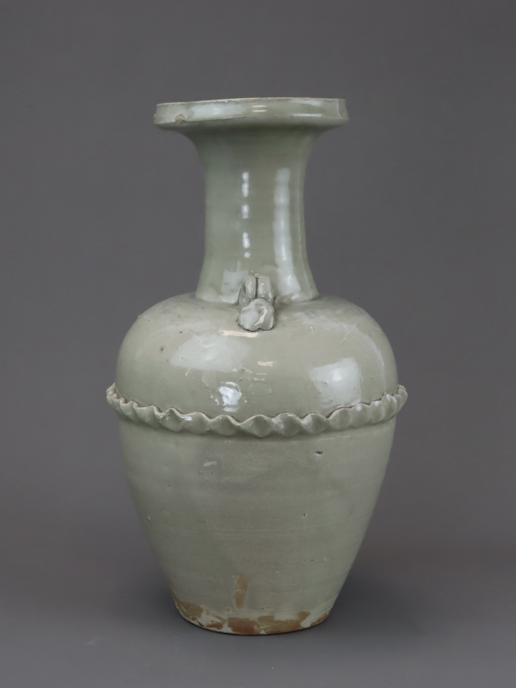 A Longquan Celadon Vase, Northern Song dynasty - Image 5 of 7