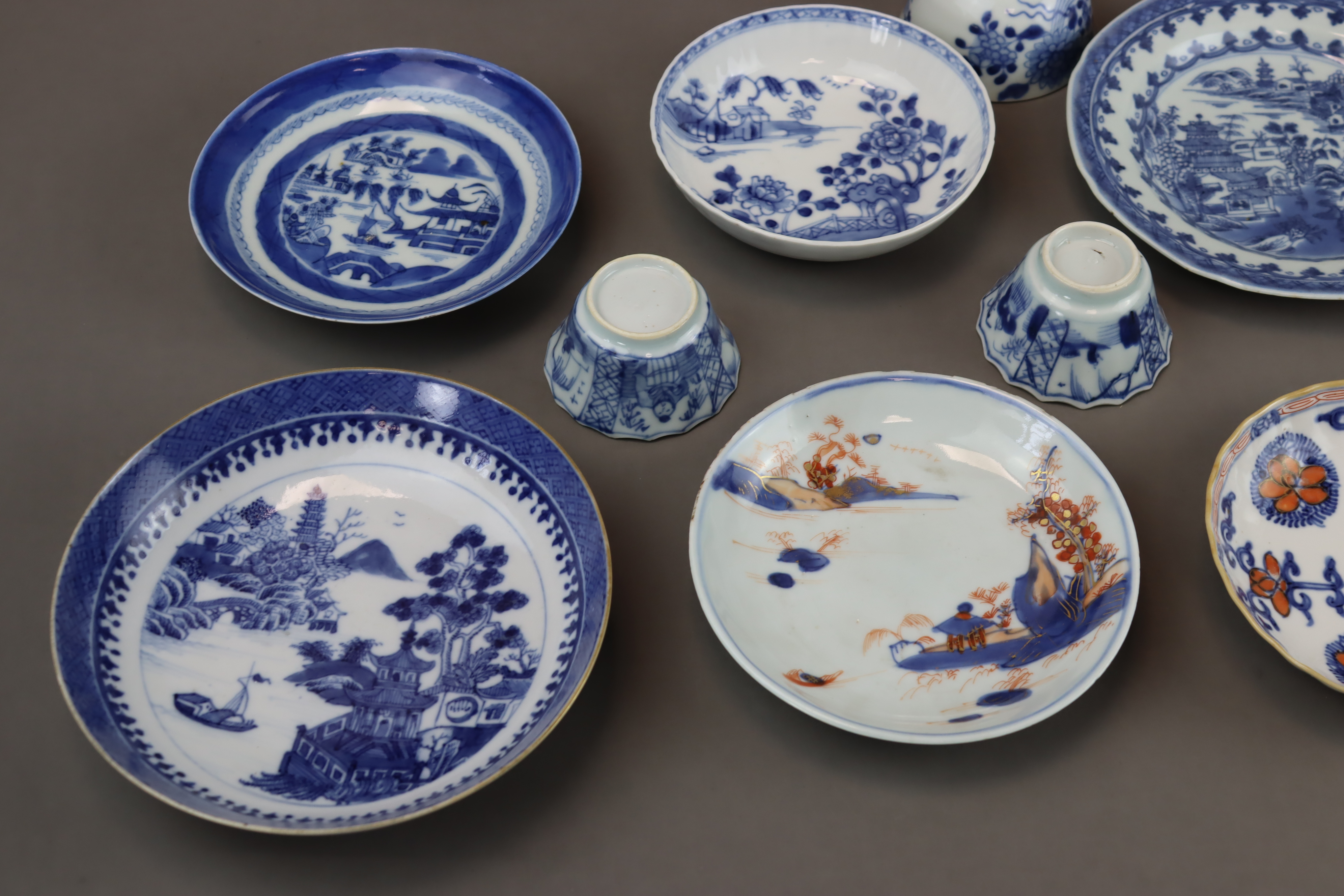 A Set of 14 Saucers and 6 Cups, Kangxi and later - Image 3 of 9