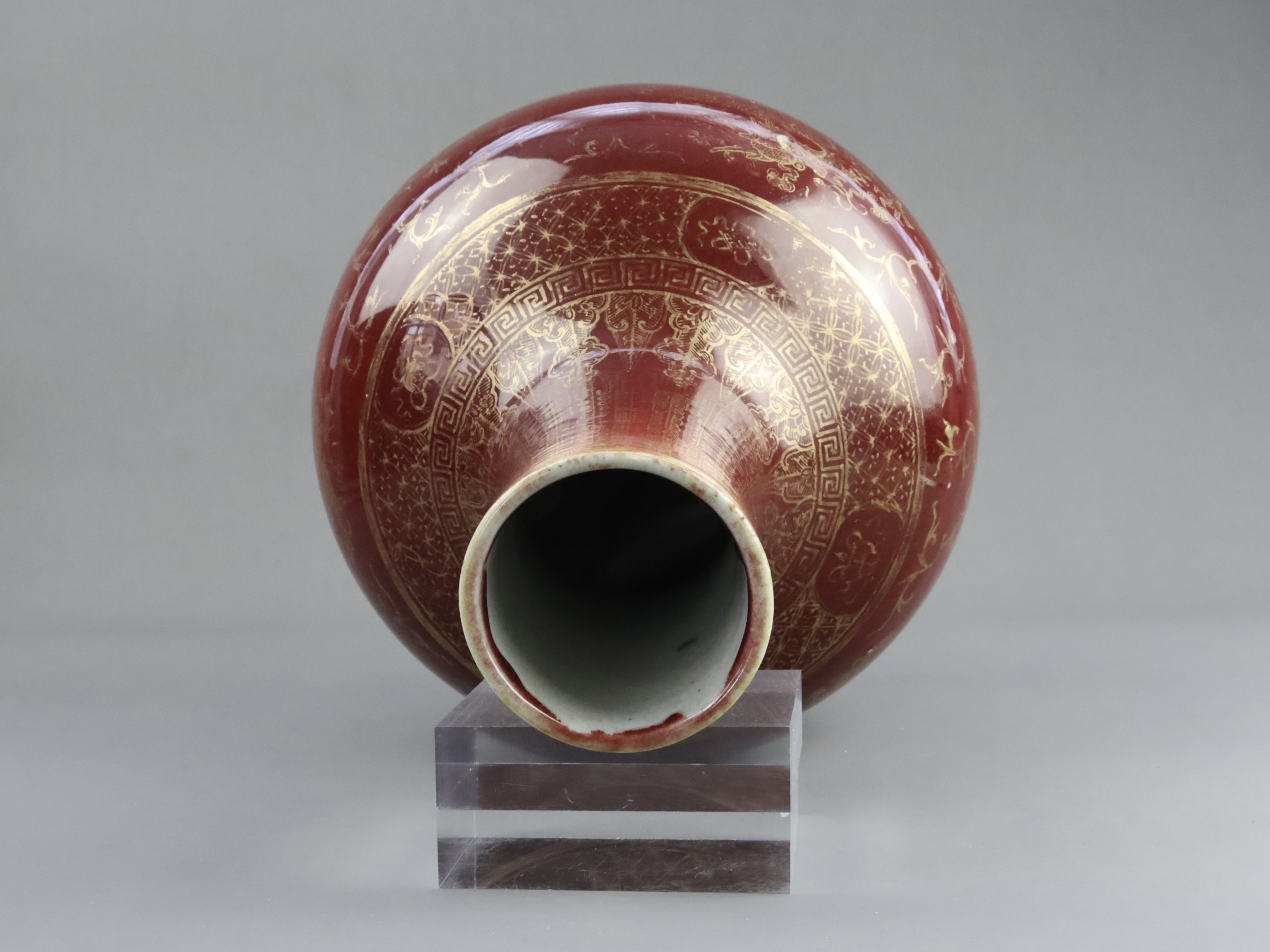 A  Red glazed Gilt Dragon Vase,late Qing dynasty - Image 8 of 9