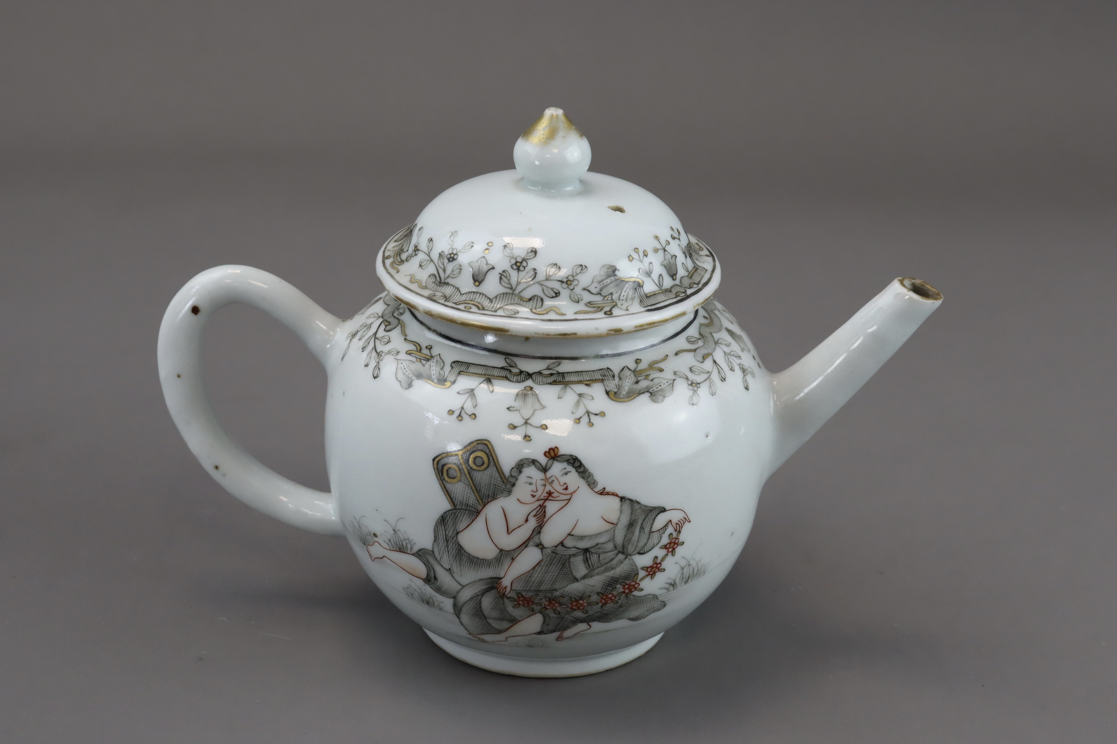 A Mythological Subject Grisaille and Gilt decorated Teapot, Qianlong - Image 4 of 9