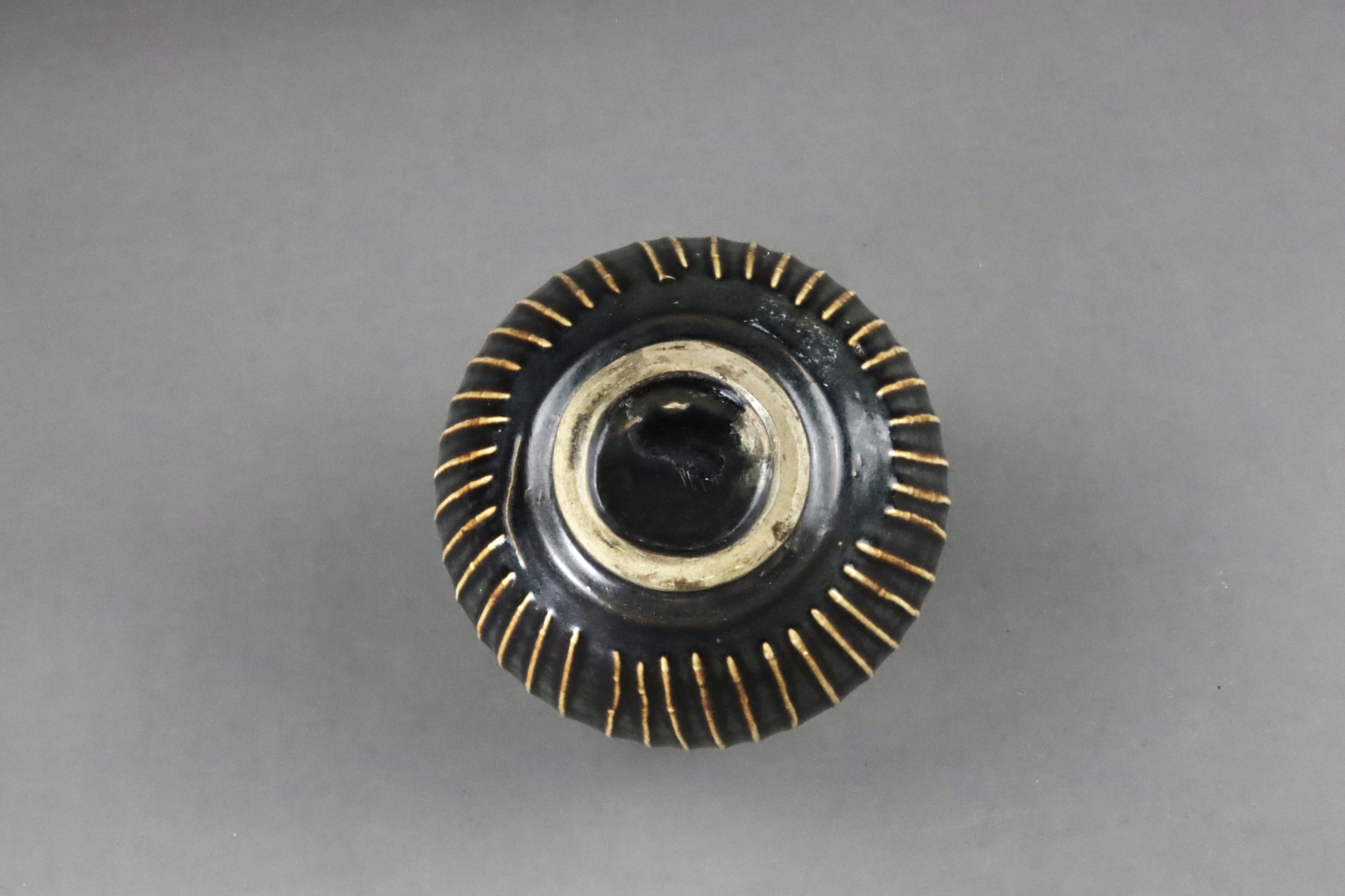 A Cizhou Black-glazed Ribbed Handled Jar, Song dynasty - Image 10 of 10