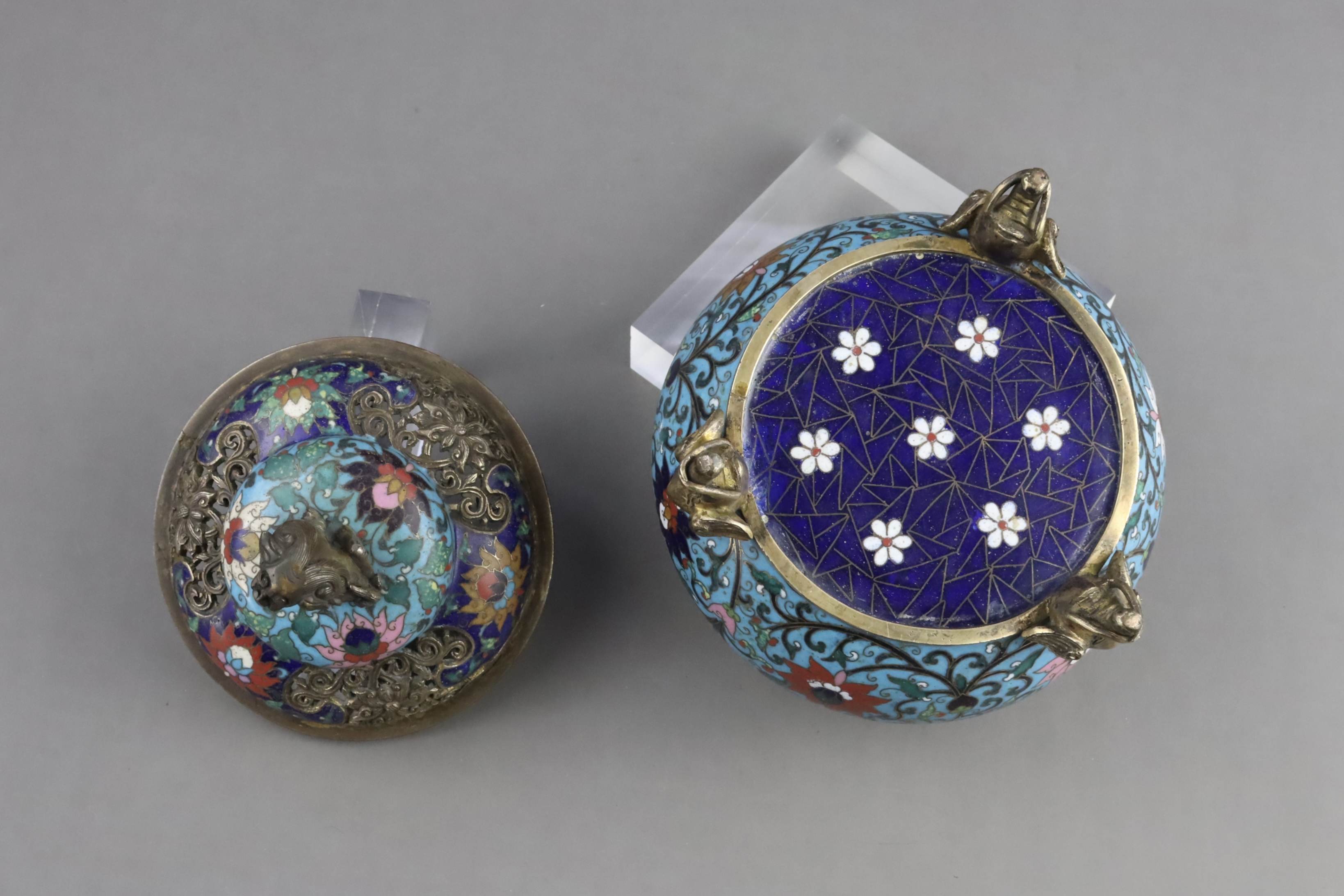 A Cloisonne Tripod Censer and Cover, 18/19th century - Image 9 of 10