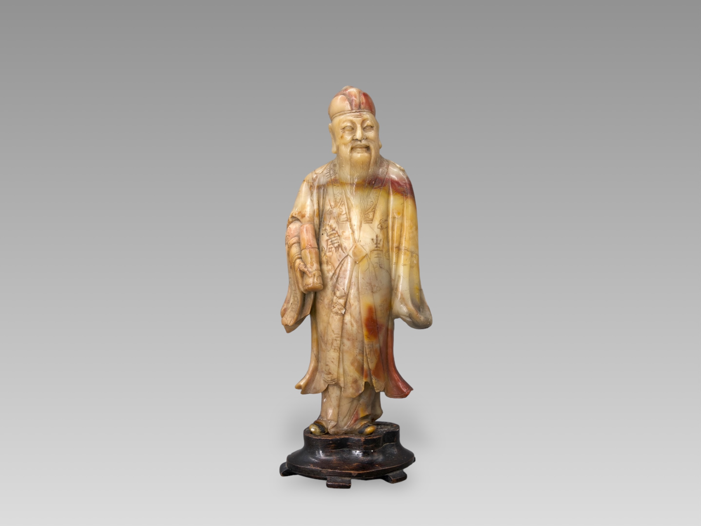A Soapstone Figure of an Immortal, 18/19th century,