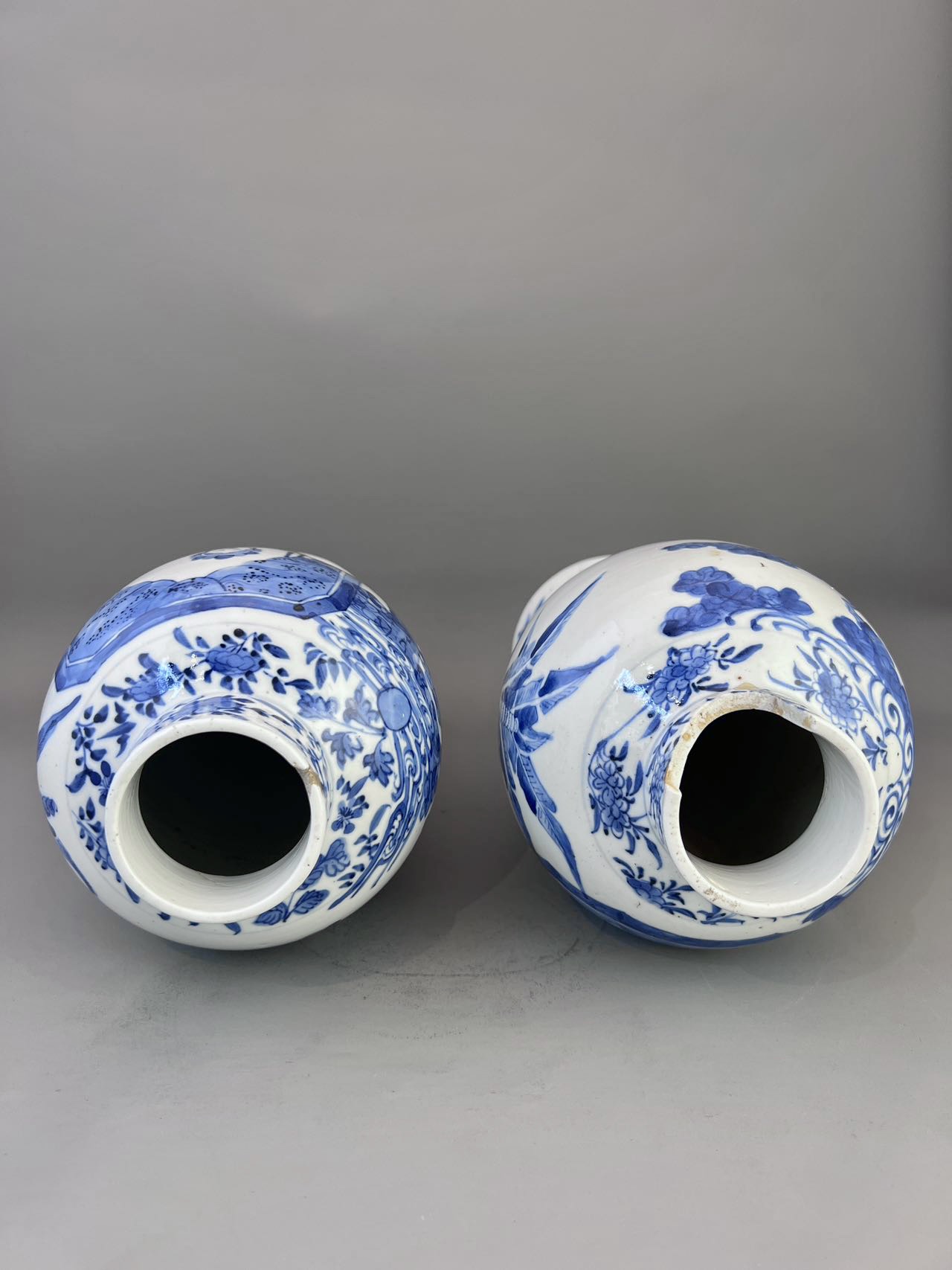 A Pair of blue and white Jars and Covers, Guangxu - Image 4 of 7