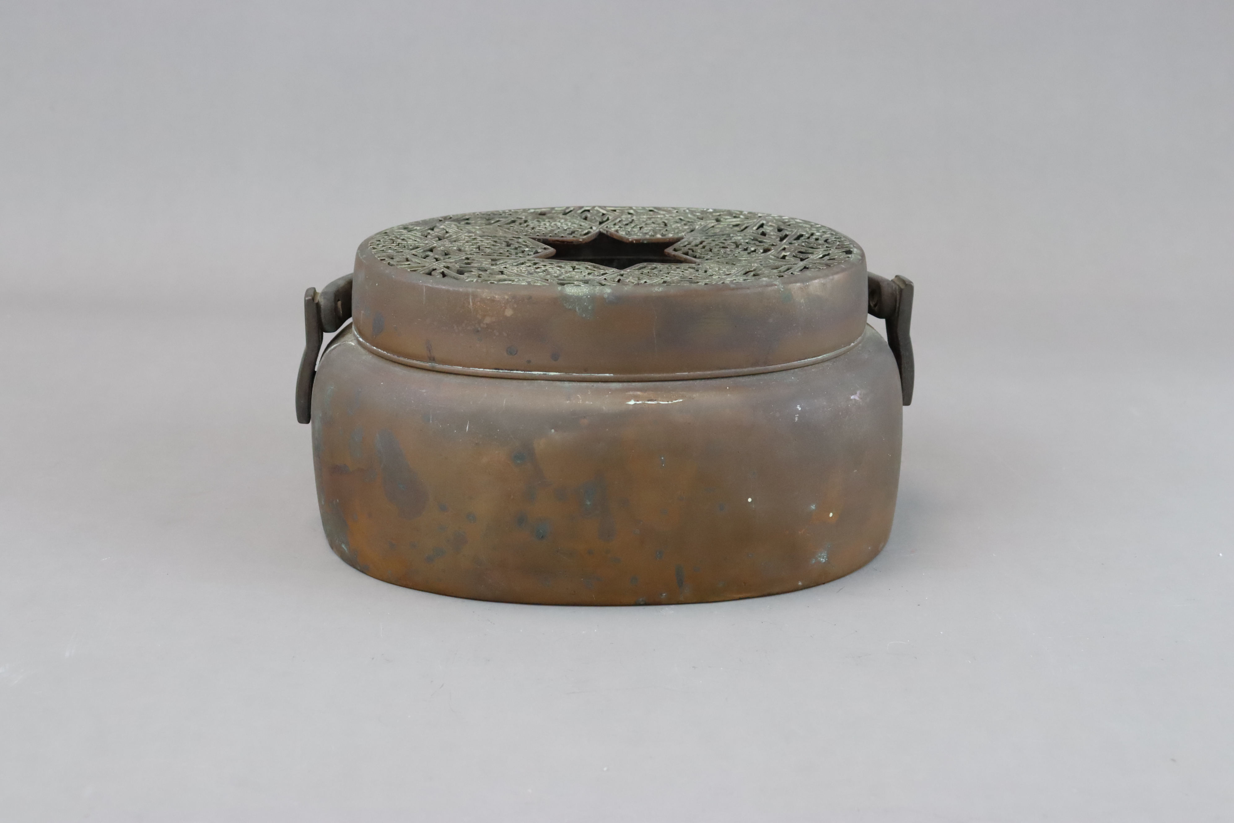 A Bronze Handwarmer and Cover, signed Zhang Mingqi, Ming/Qing dynasty,