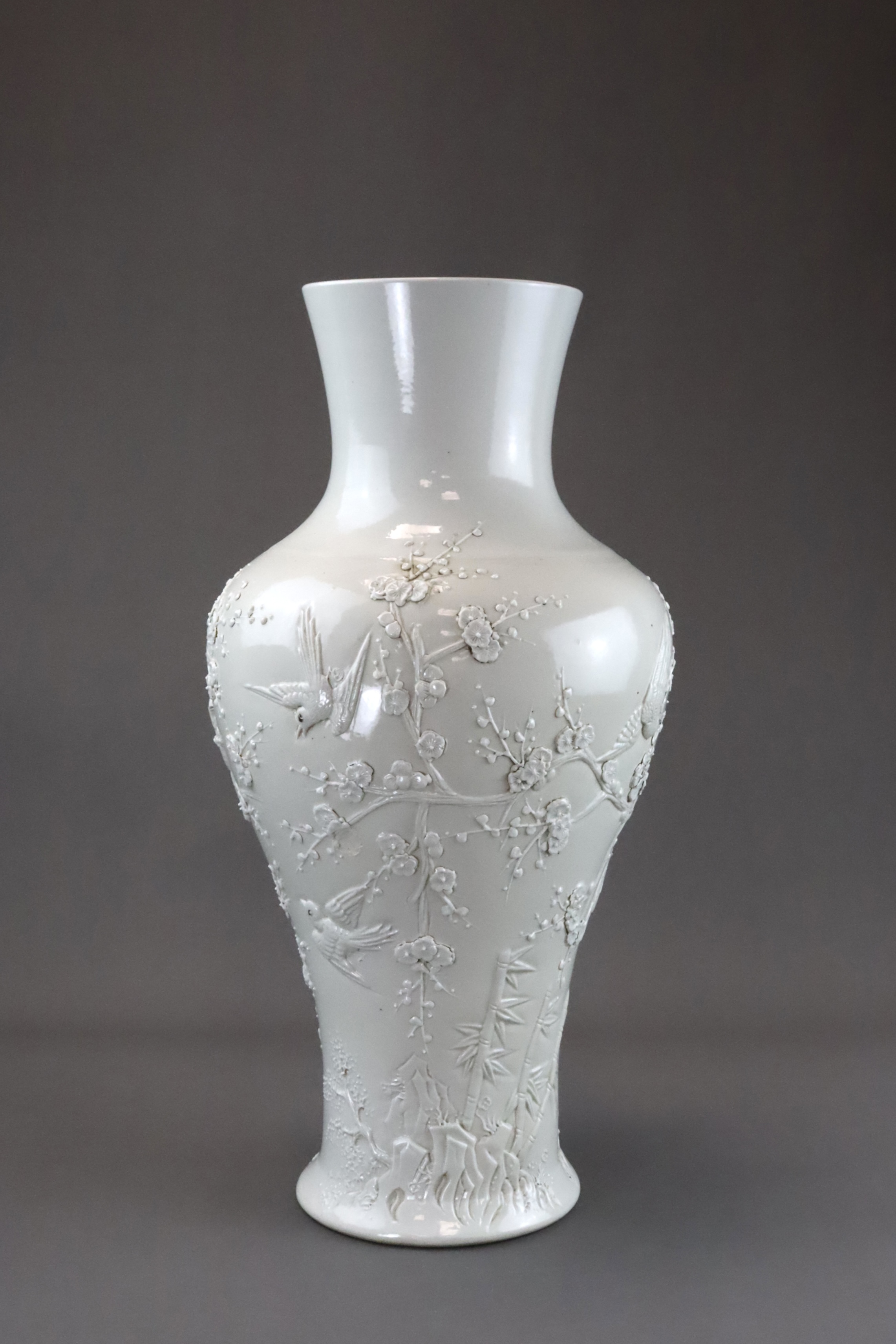 A Large White glazed Wang Bingrong type Bird and Flower Vase, late Qing dynasty, - Image 3 of 8