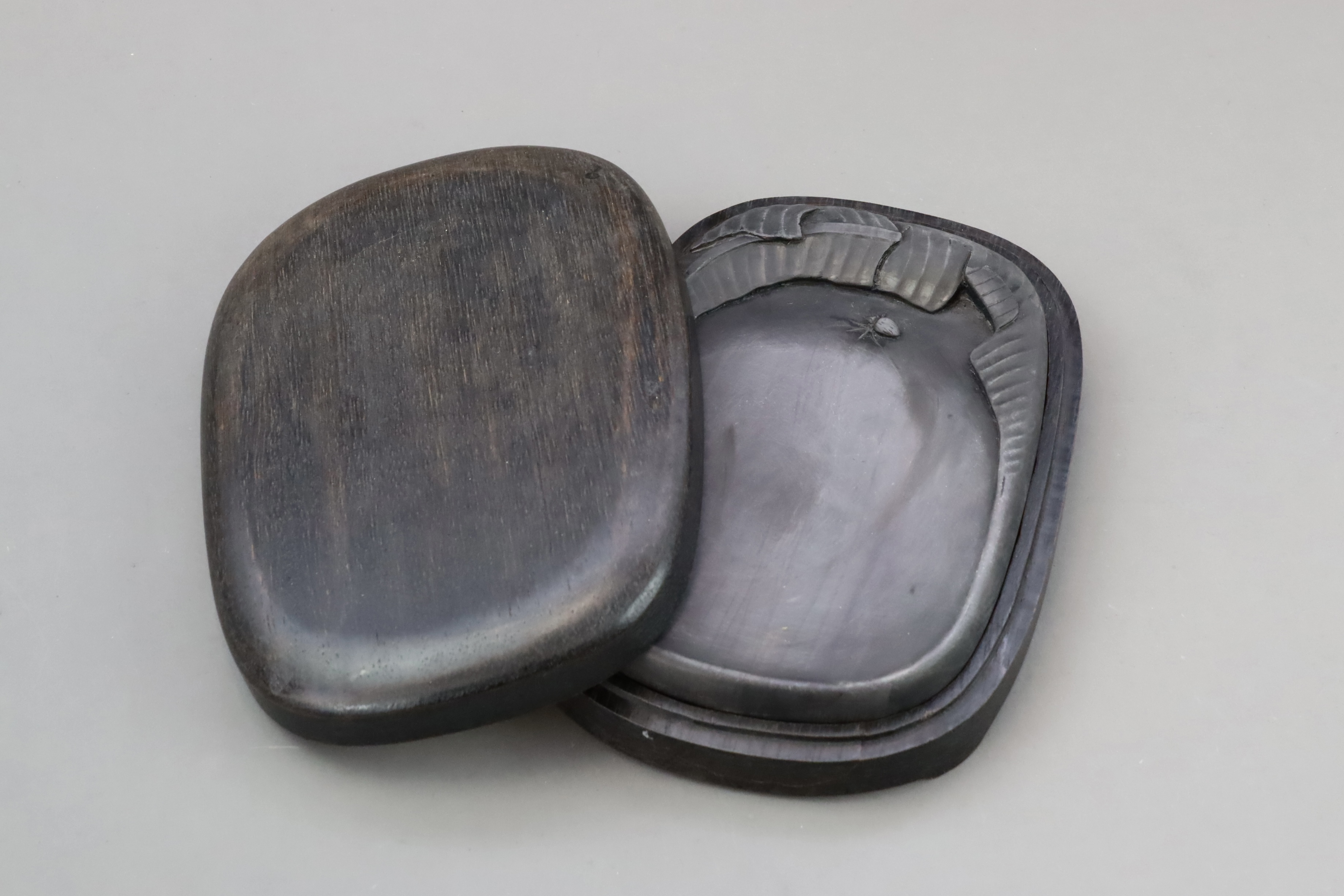 A Carved Oval Ink Stone with Hardwood Box, Qing dynasty - Image 4 of 6