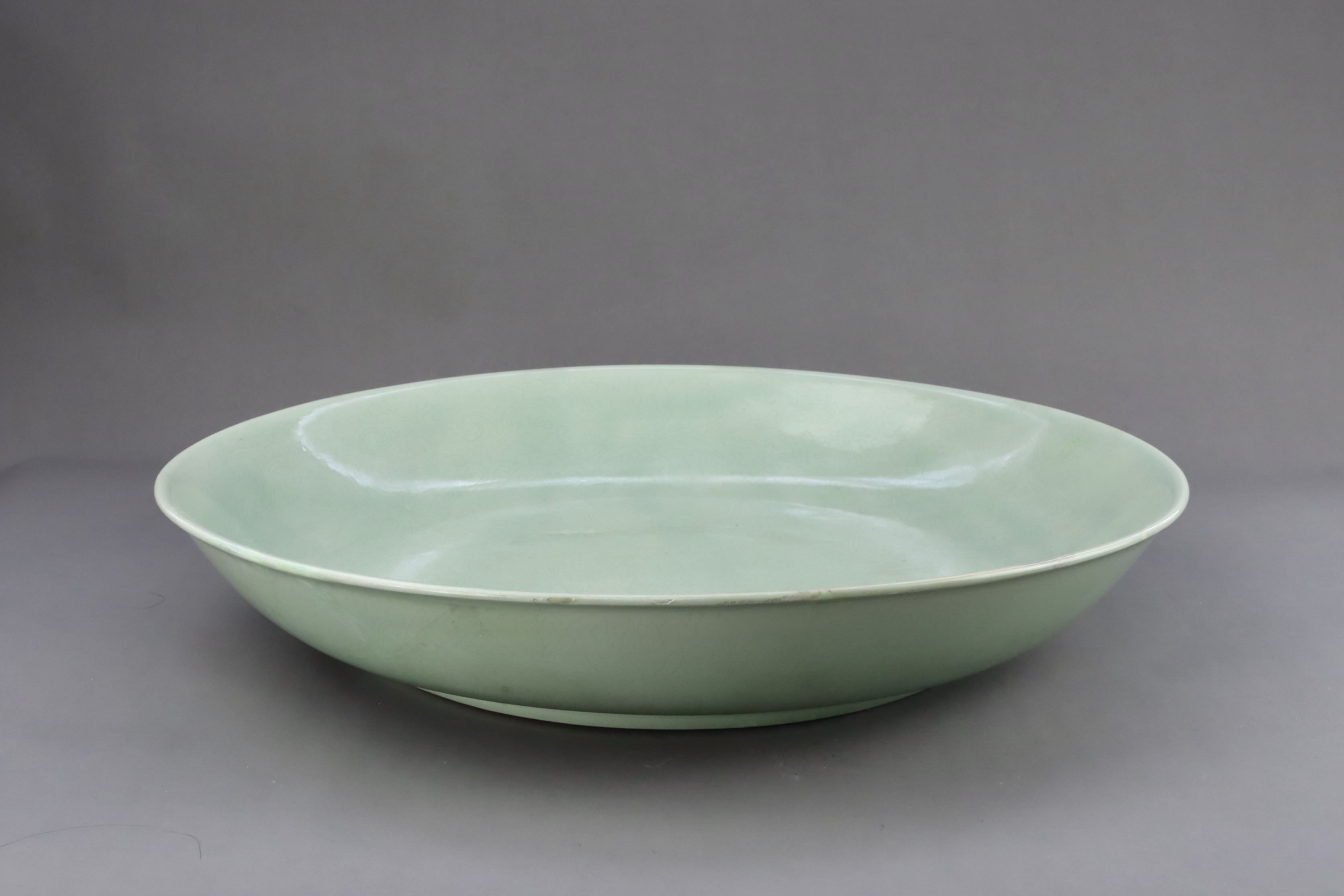 A Rare Celadon Large Dish carved with Lotus, six character underglaze blue mark of Kangxi - Image 7 of 8