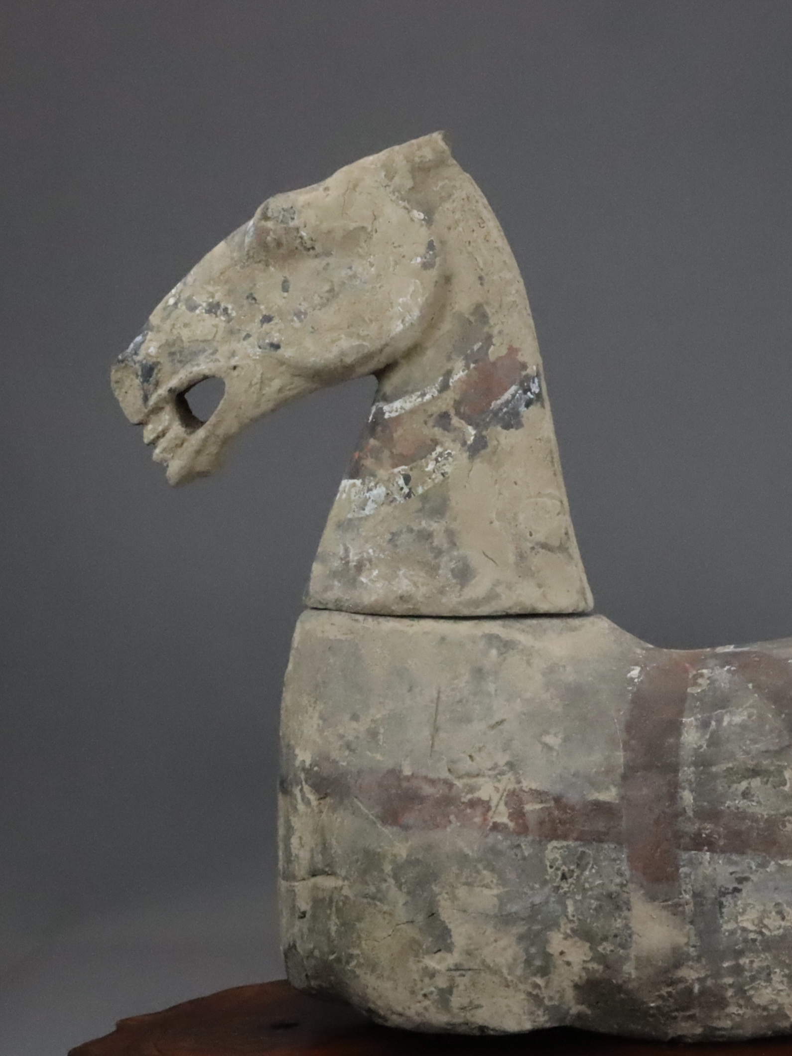 A Painted Pottery Horse with wood stand, Han dynasty - Image 3 of 9